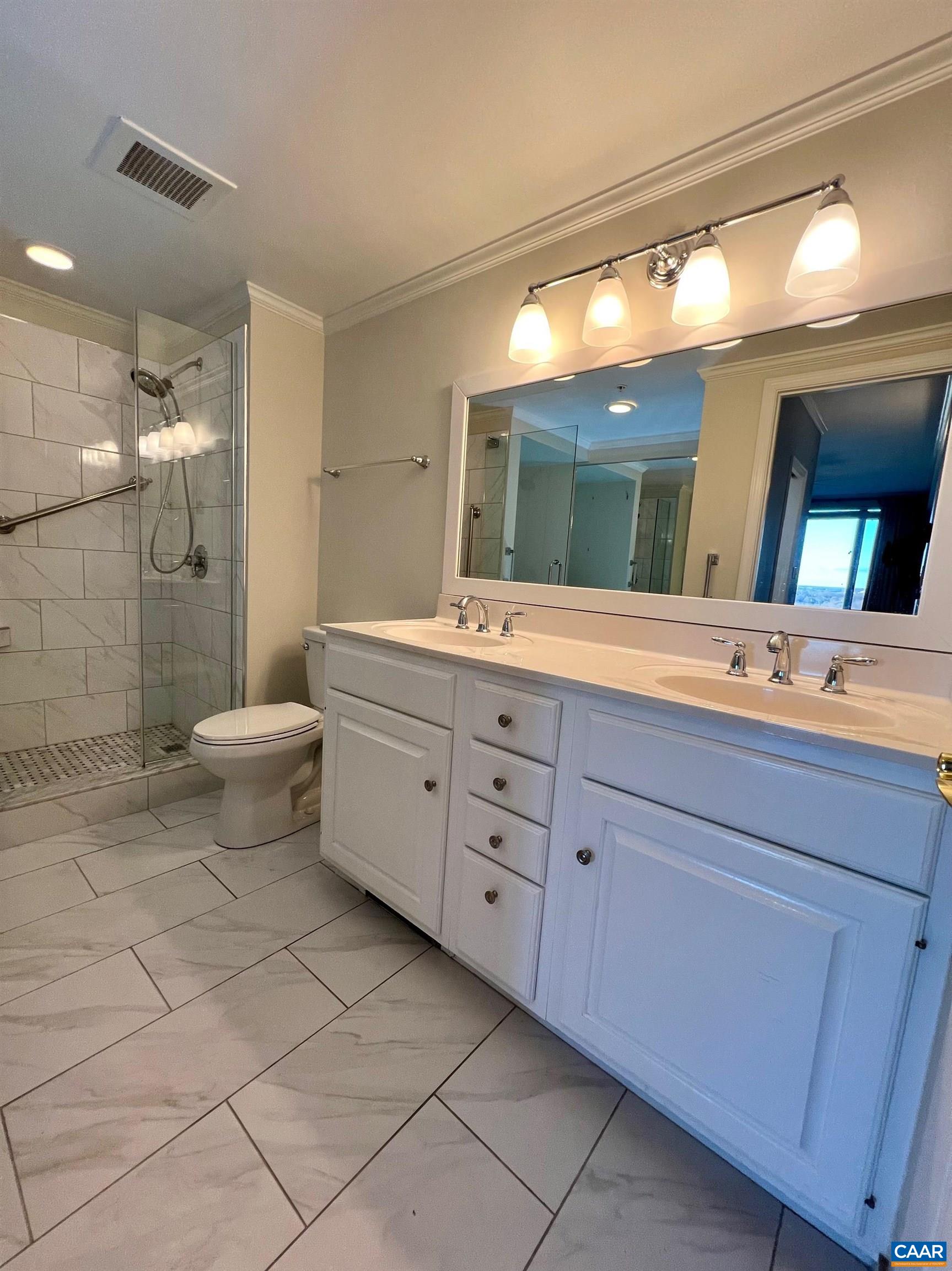 500 CRESTWOOD DR Unit: 1504