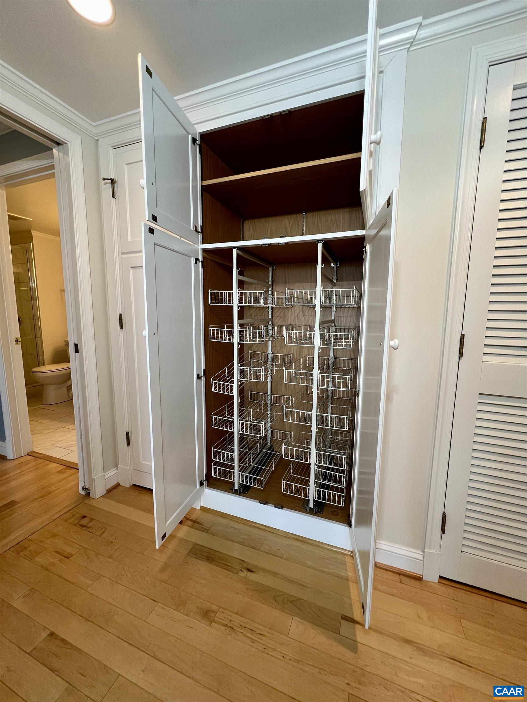 500 CRESTWOOD DR Unit: 1504