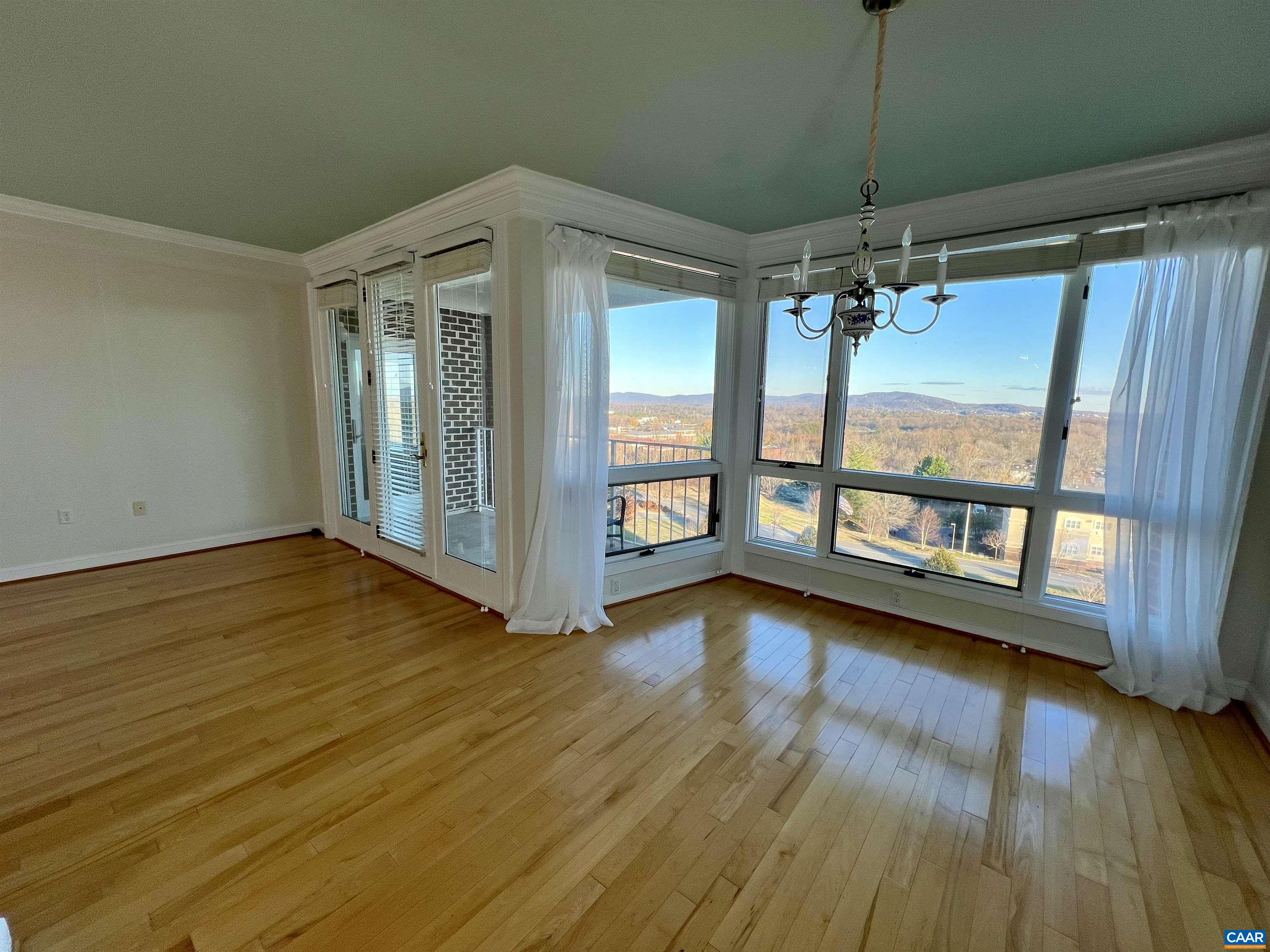 500 CRESTWOOD DR Unit: 1504