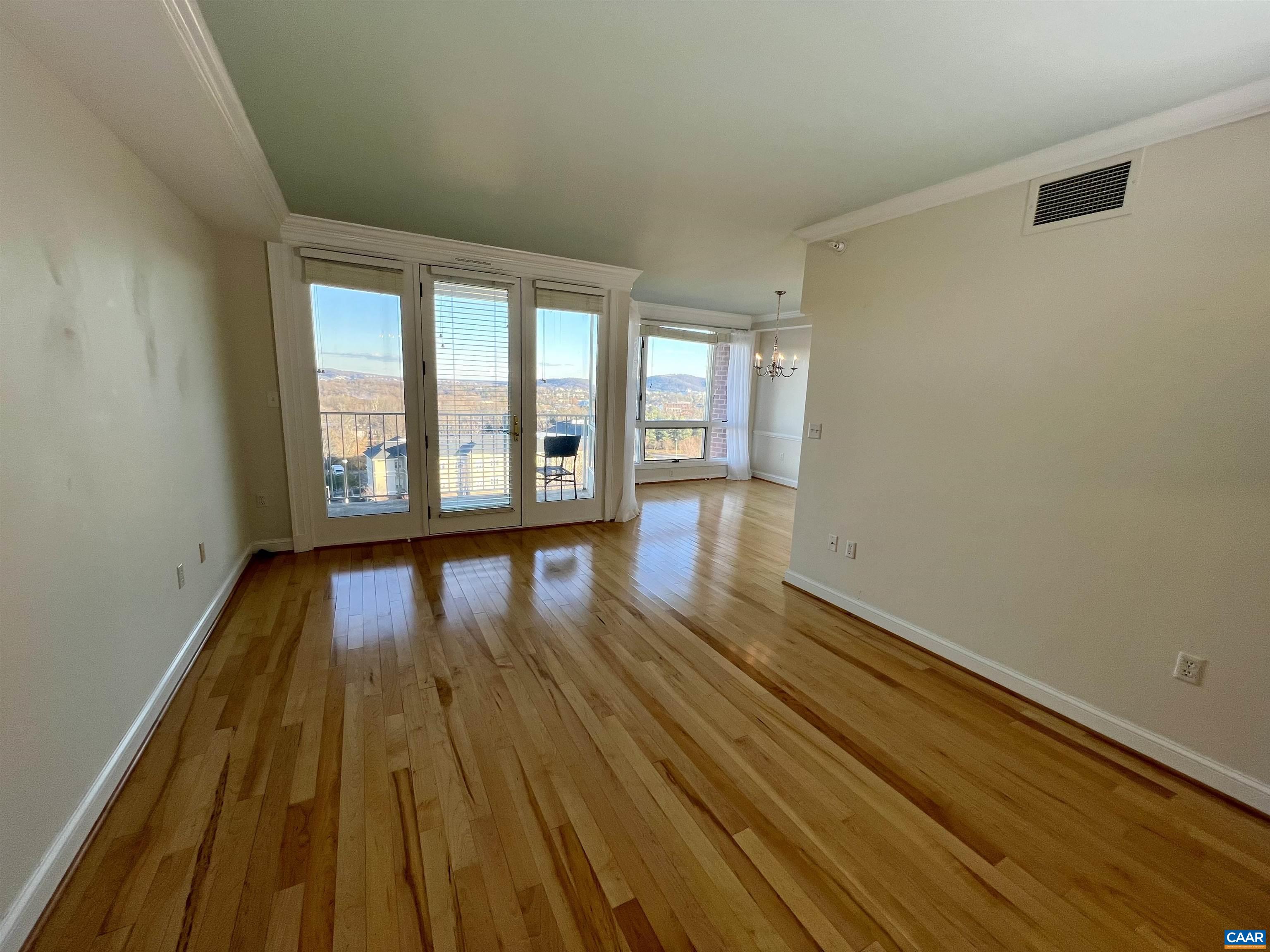 500 CRESTWOOD DR Unit: 1504