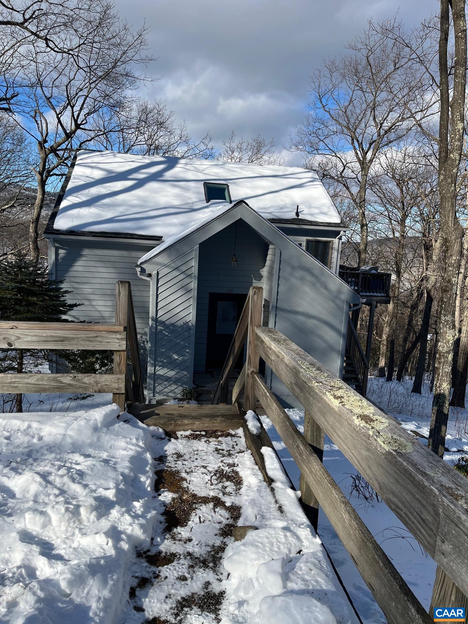 100 NORTH ROCK TREE LN