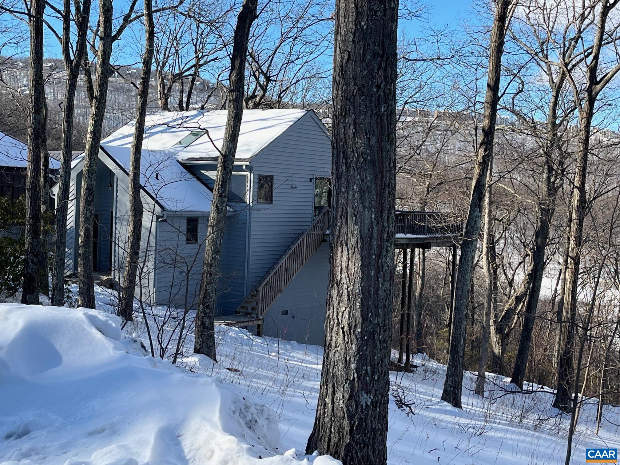 100 NORTH ROCK TREE LN