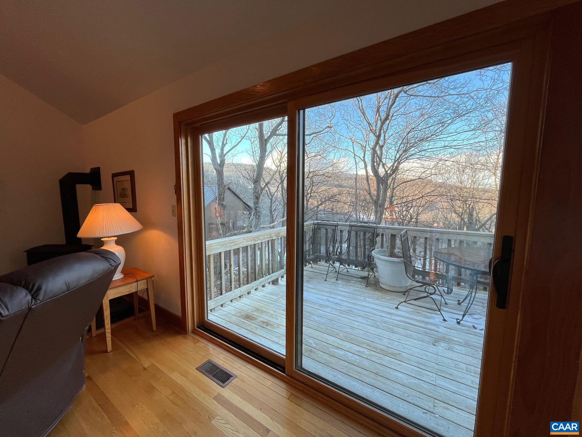 100 NORTH ROCK TREE LN