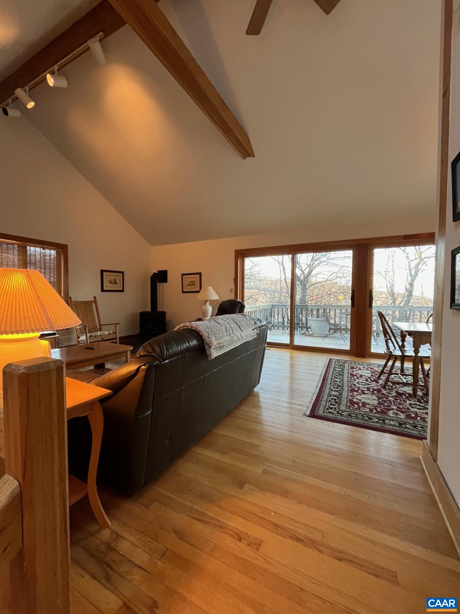 100 NORTH ROCK TREE LN