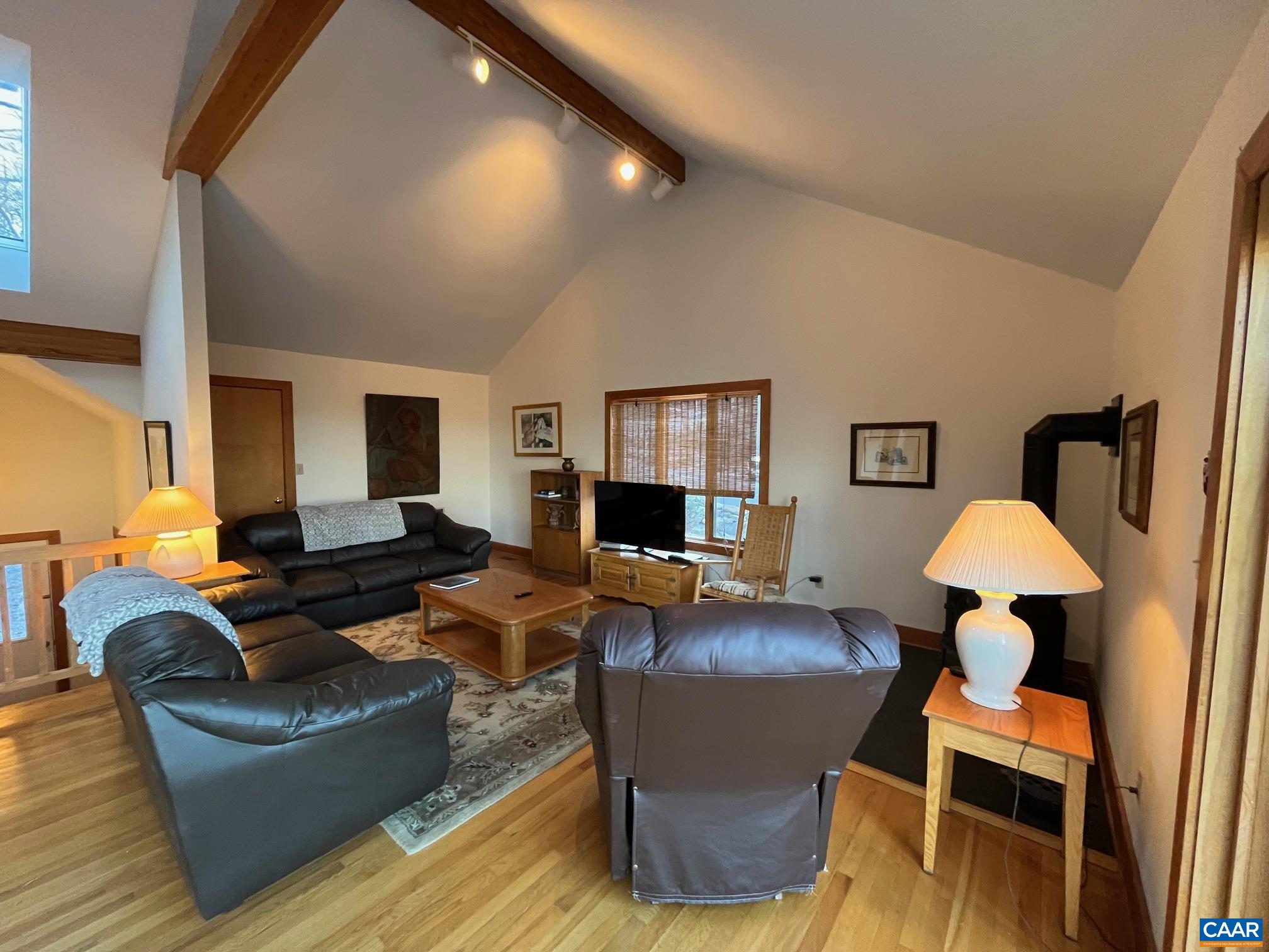 100 NORTH ROCK TREE LN