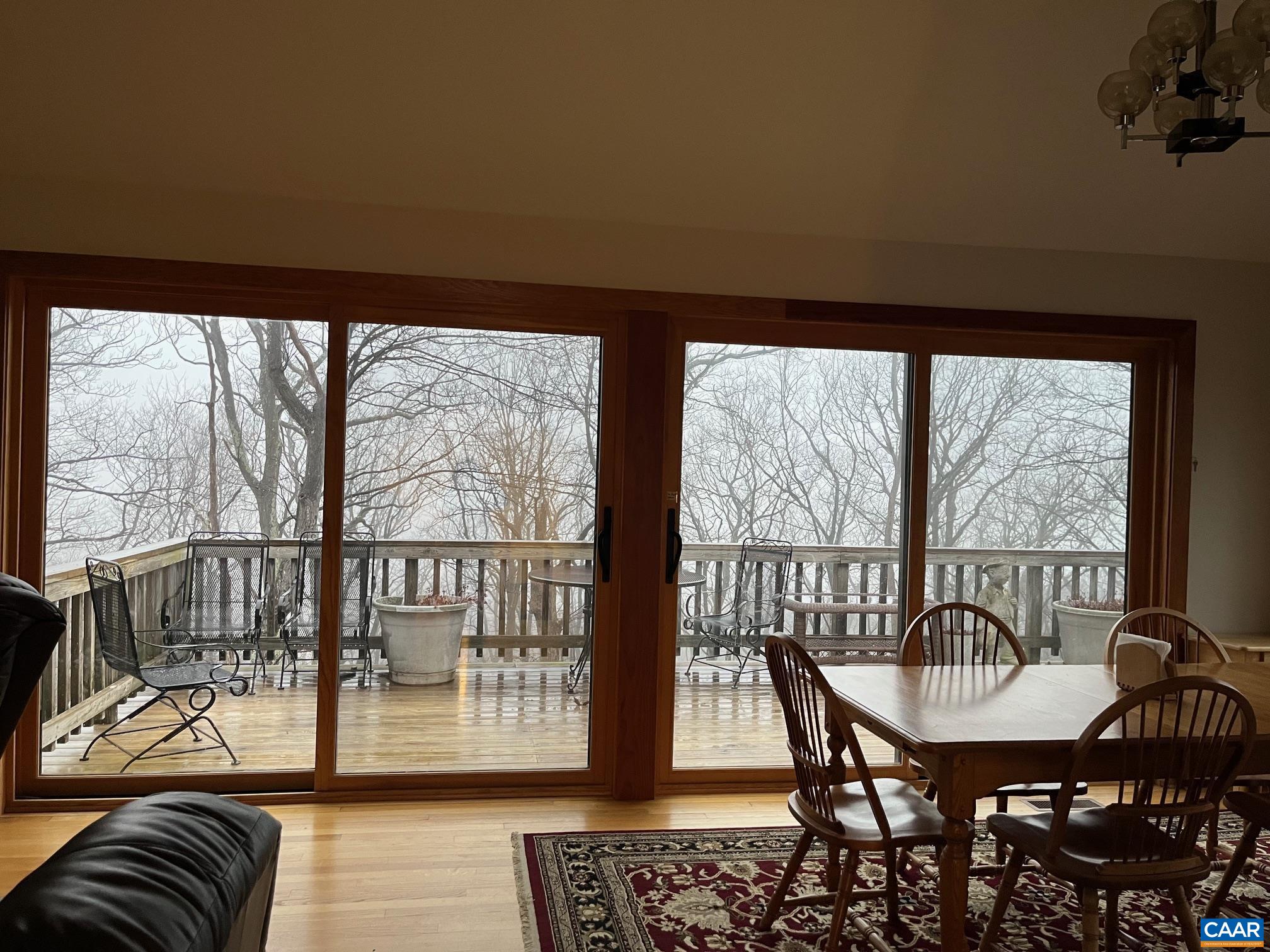 100 NORTH ROCK TREE LN