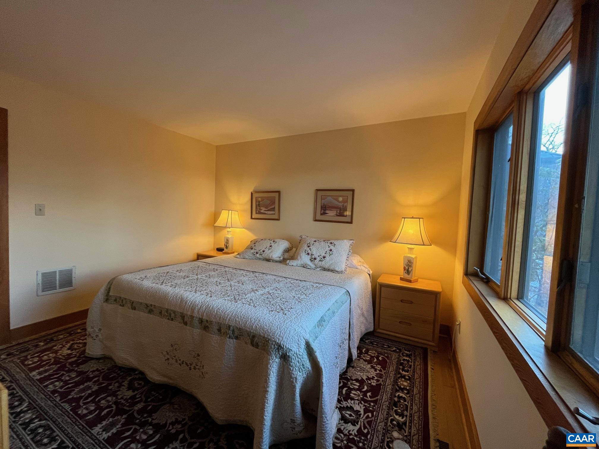 100 NORTH ROCK TREE LN