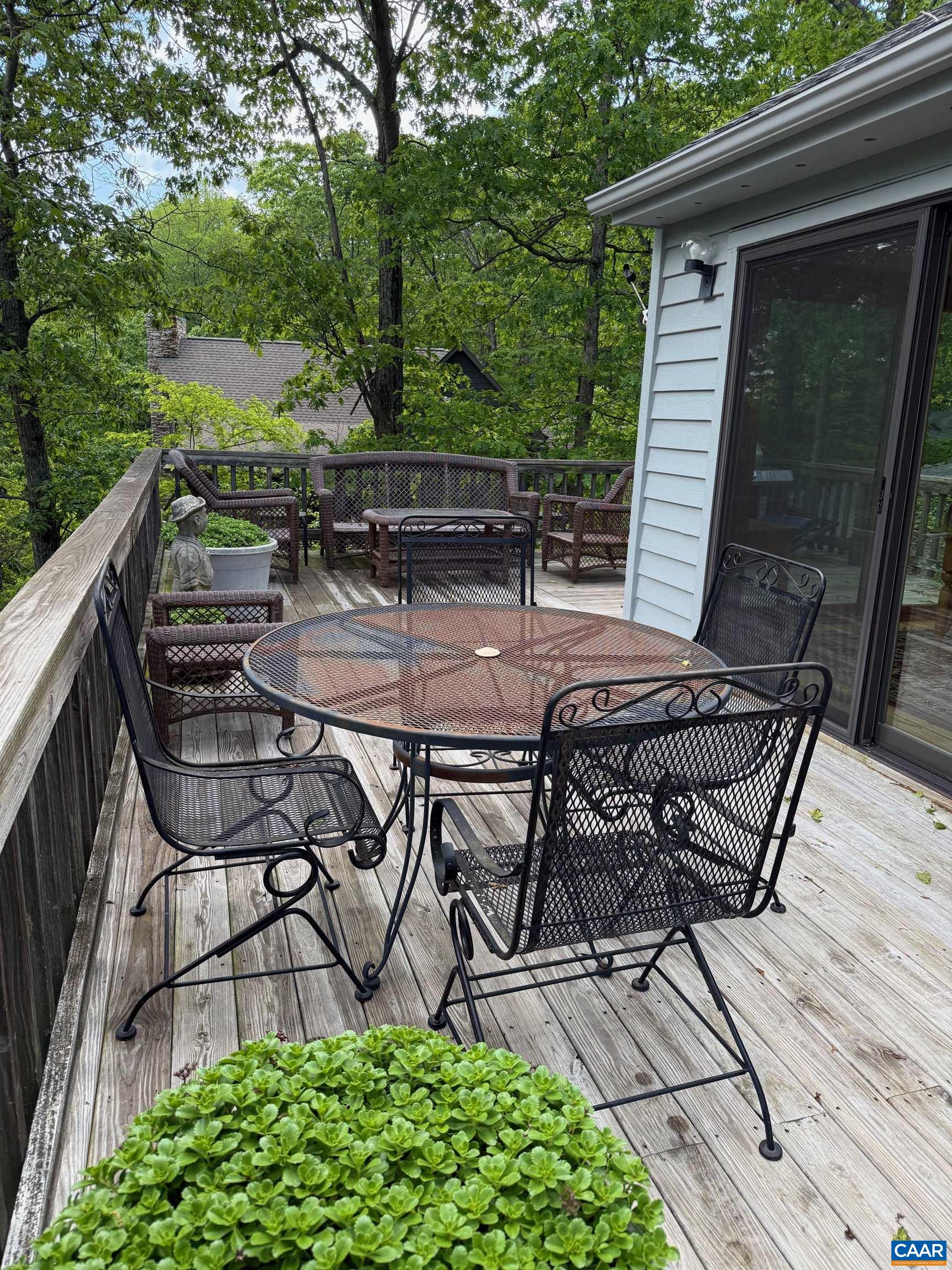 100 NORTH ROCK TREE LN