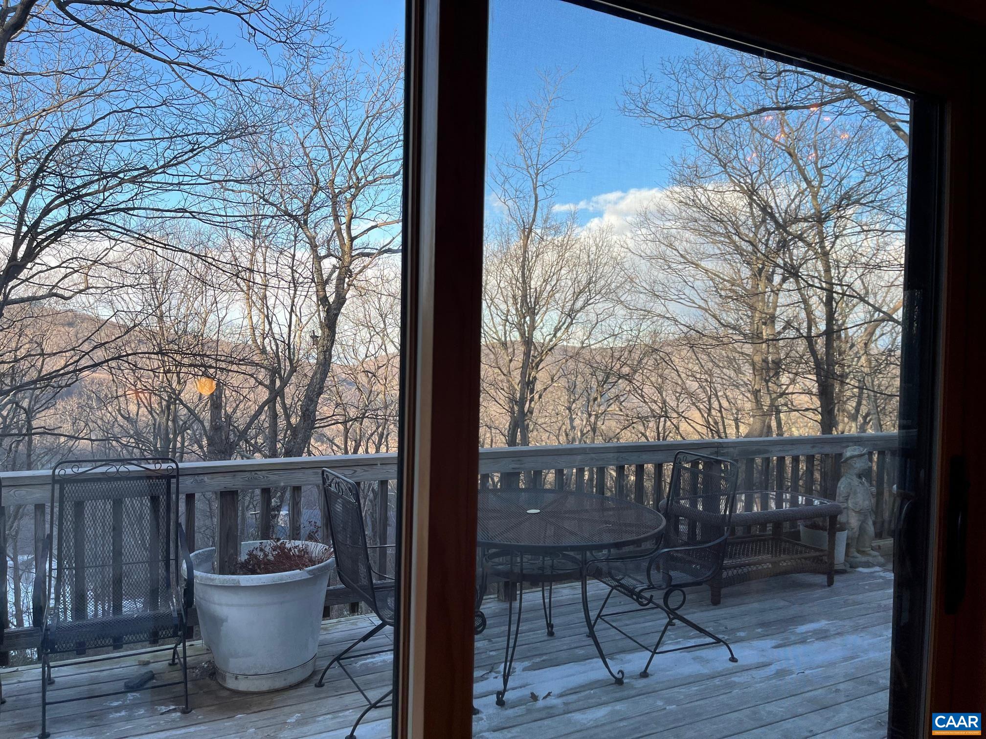 100 NORTH ROCK TREE LN