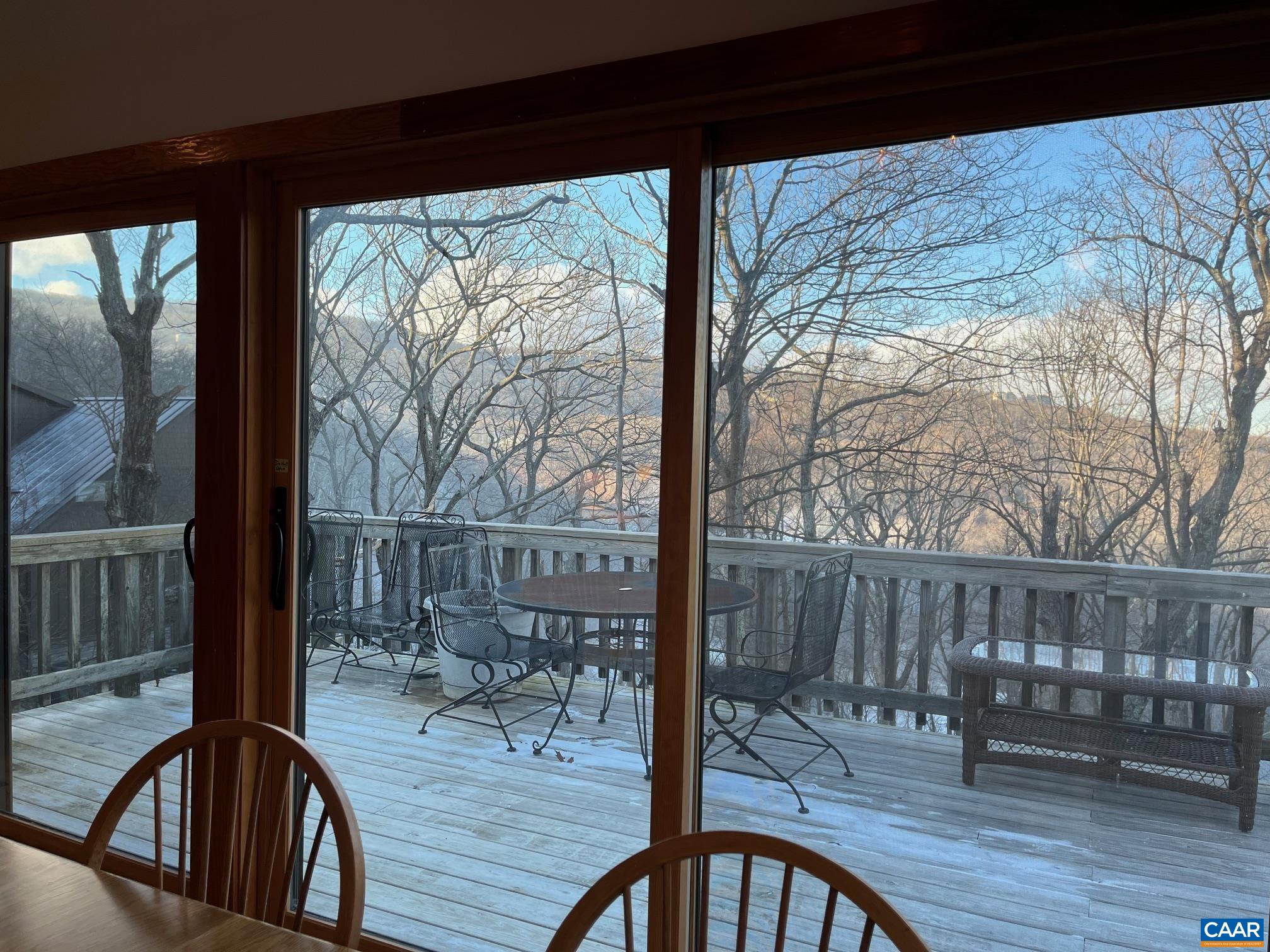 100 NORTH ROCK TREE LN