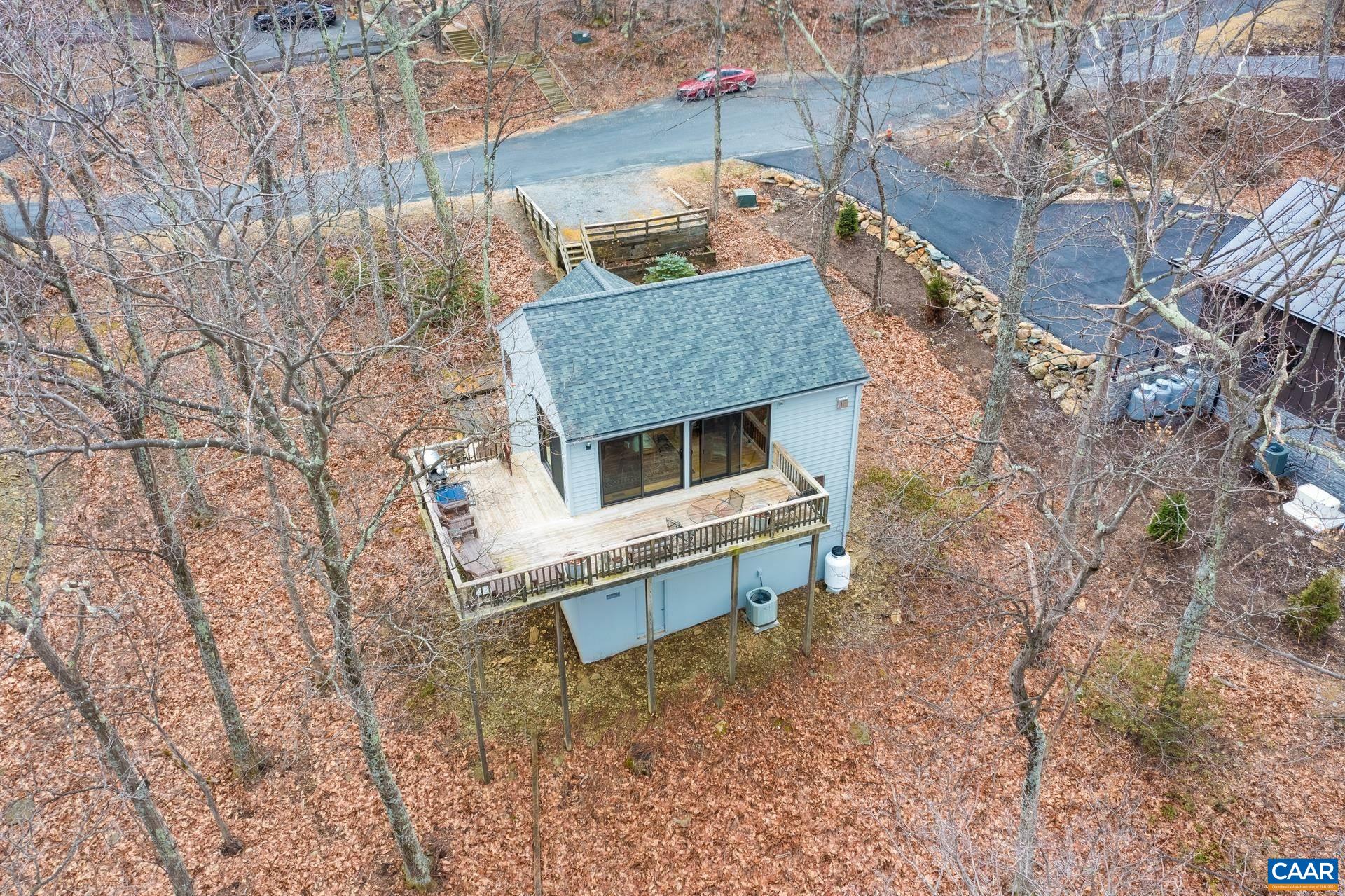100 NORTH ROCK TREE LN