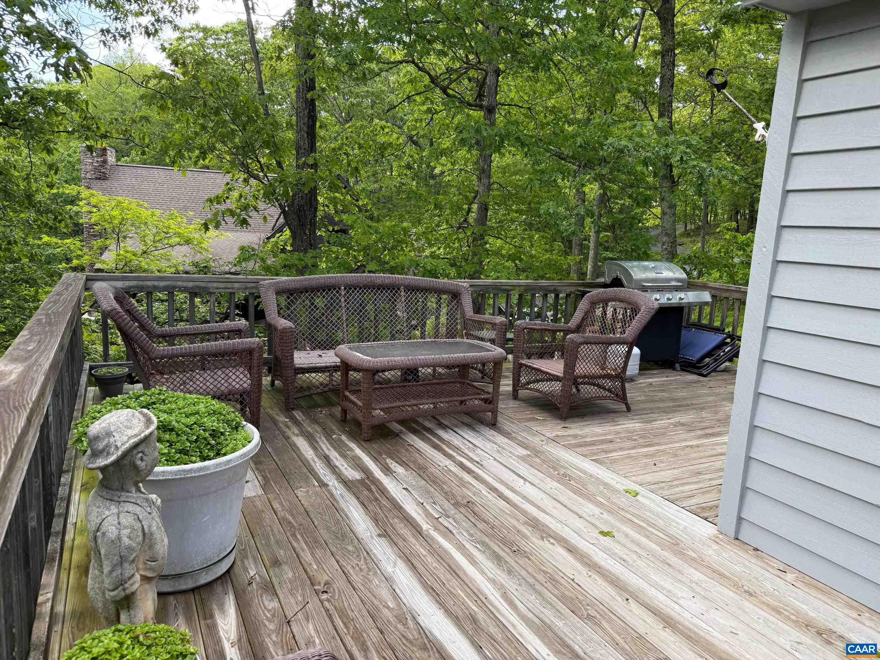 100 NORTH ROCK TREE LN