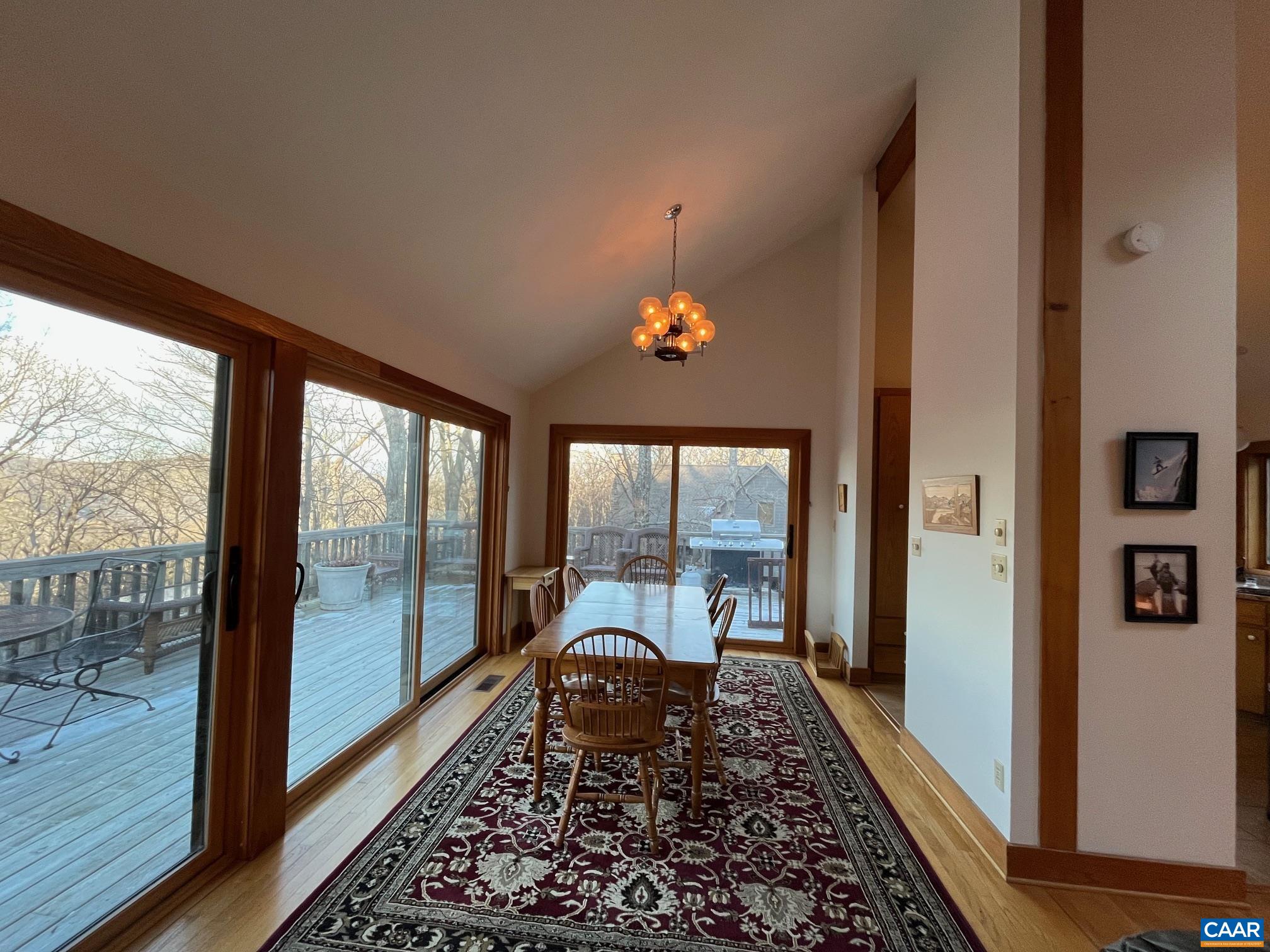 100 NORTH ROCK TREE LN