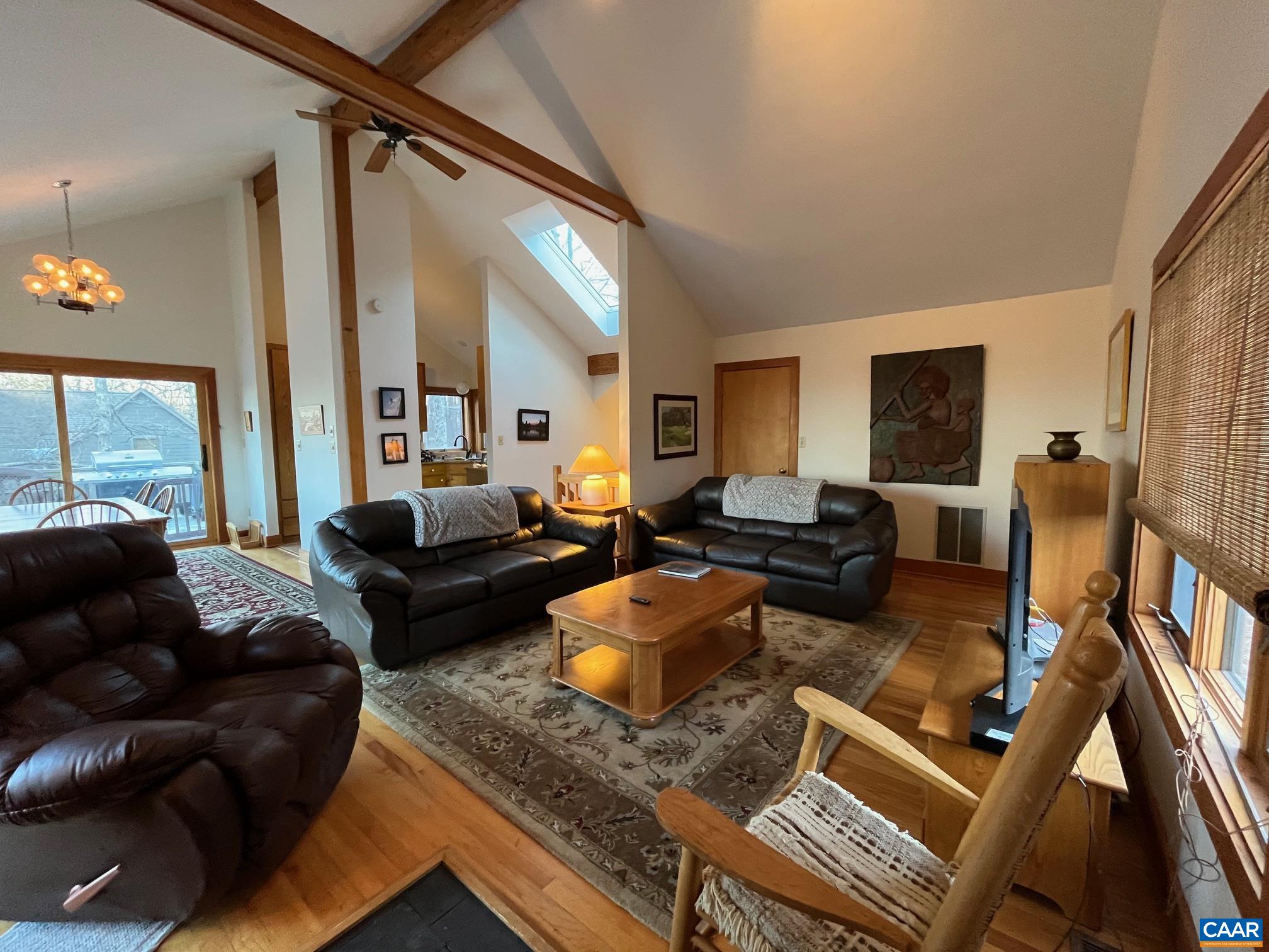 100 NORTH ROCK TREE LN