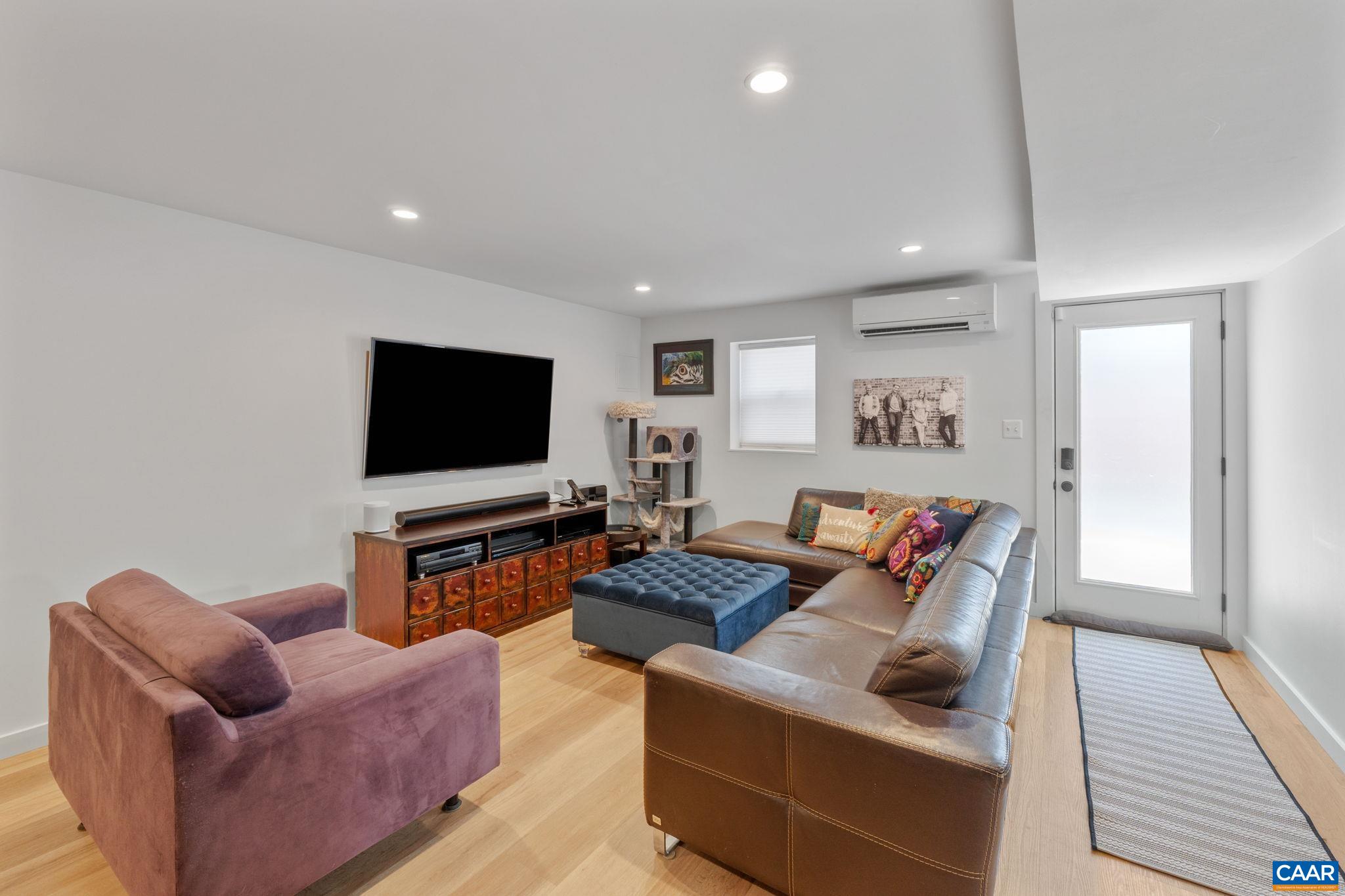 1314 KENWOOD LN
