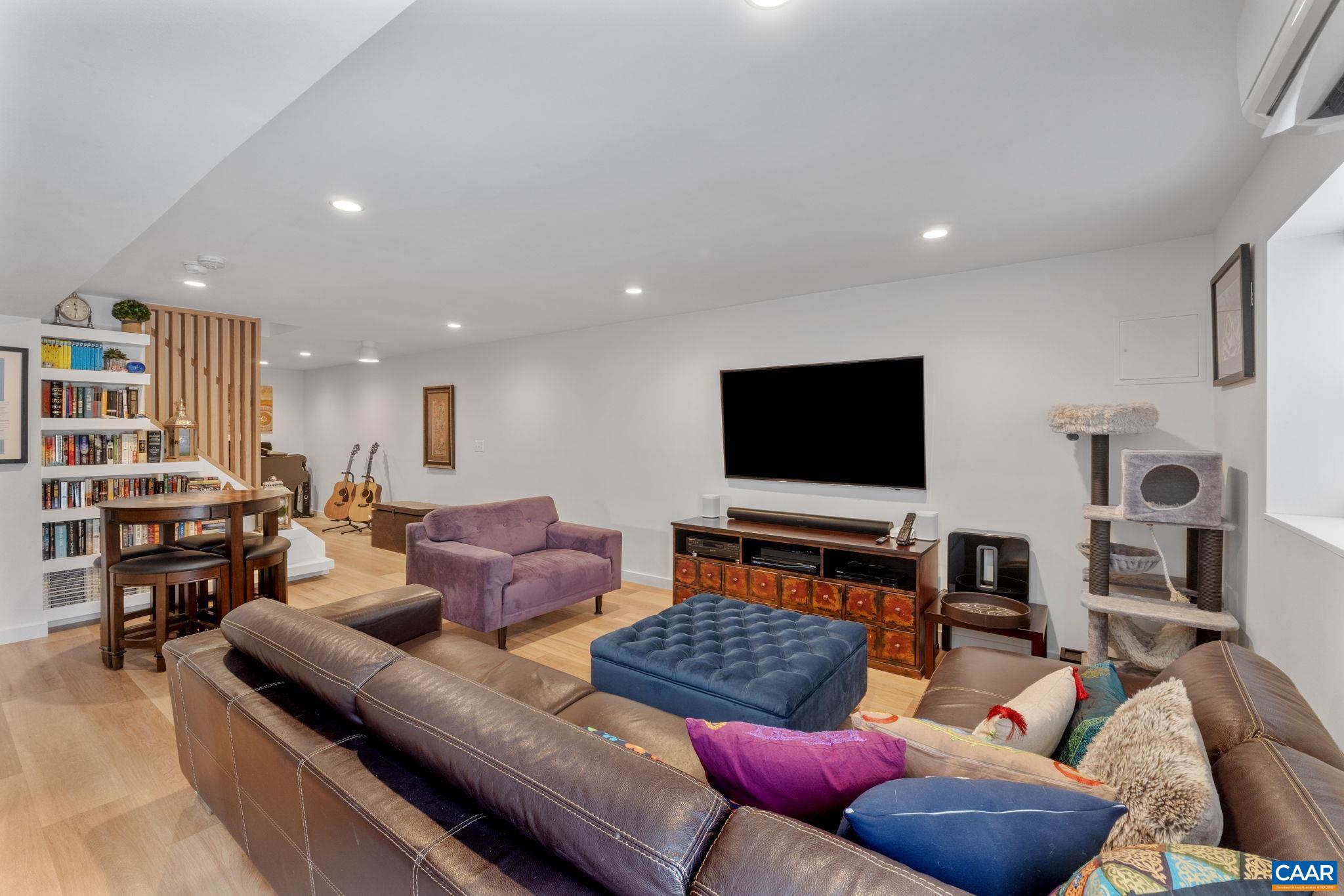 1314 KENWOOD LN