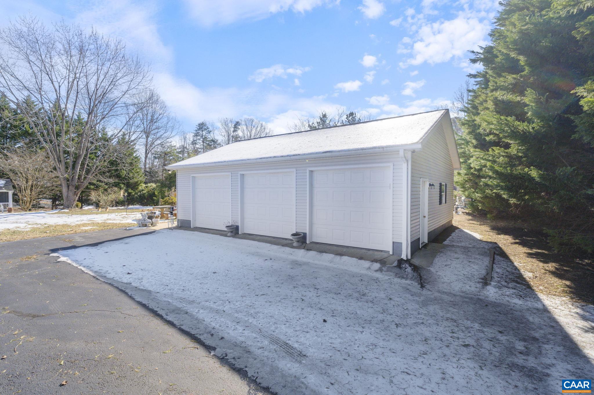2798 W RIVER RD