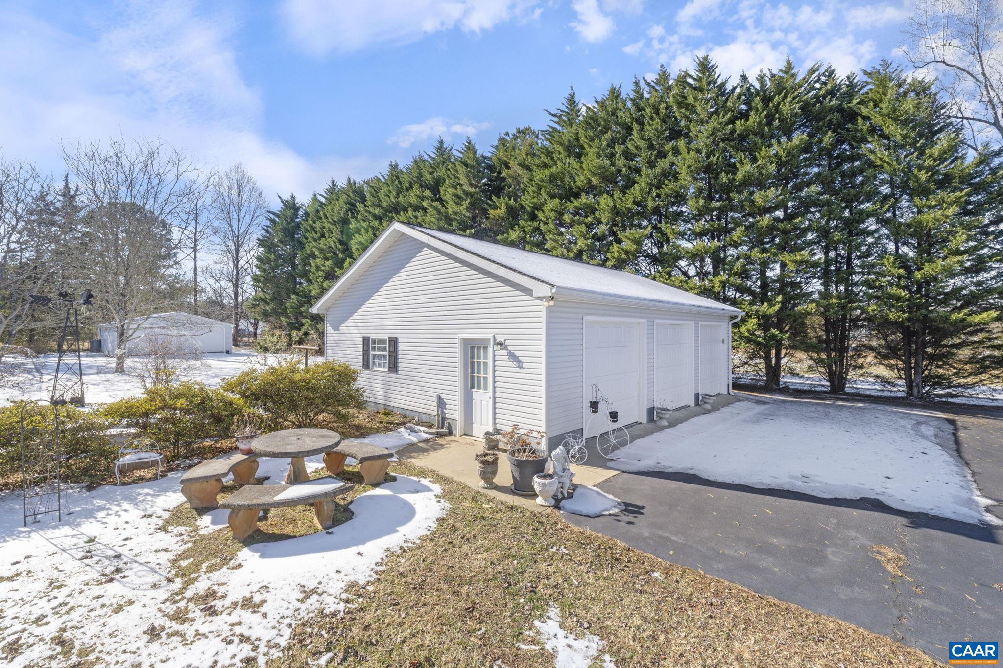 2798 W RIVER RD