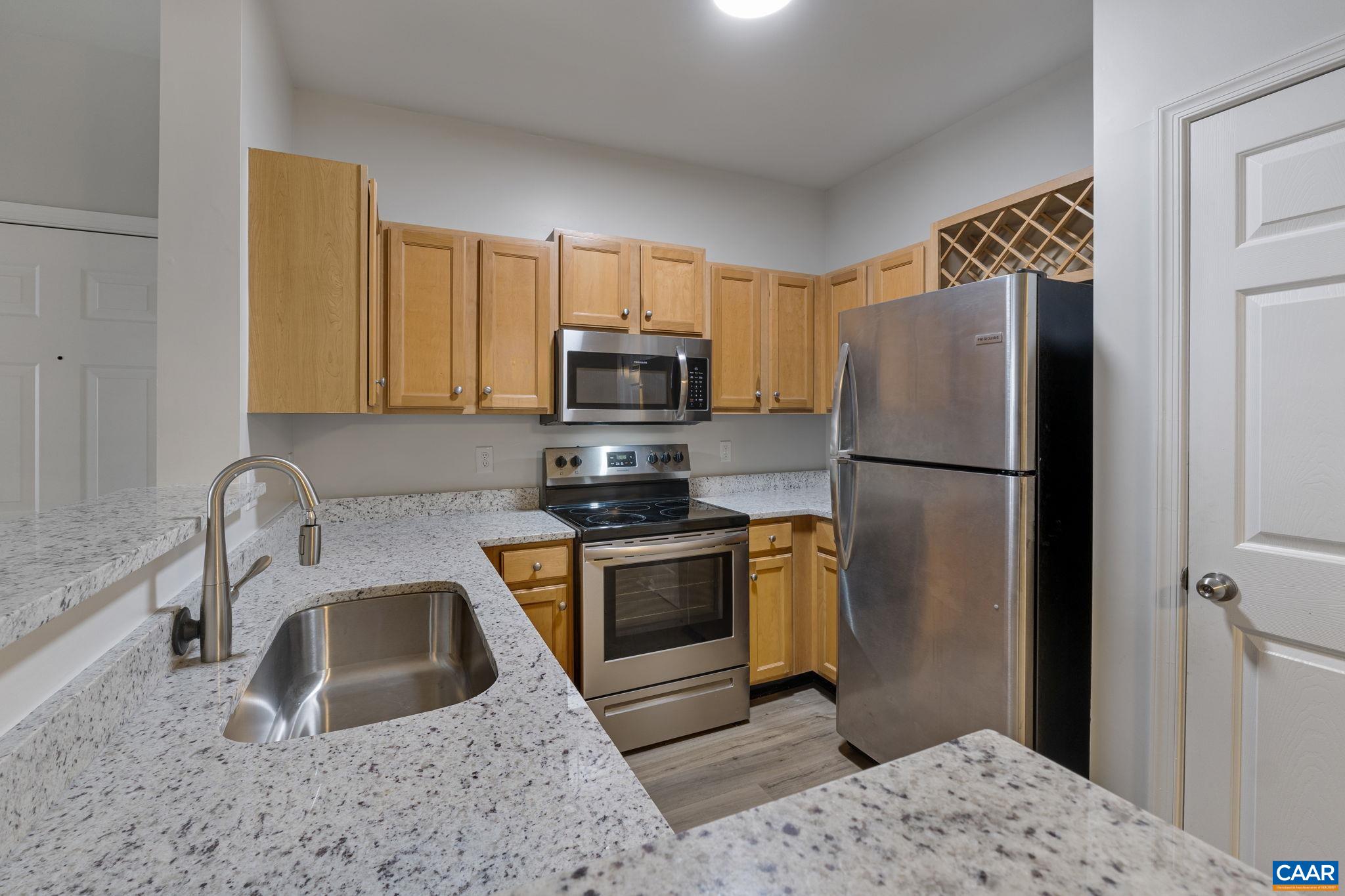320 RIVERBEND DR Unit: 3C