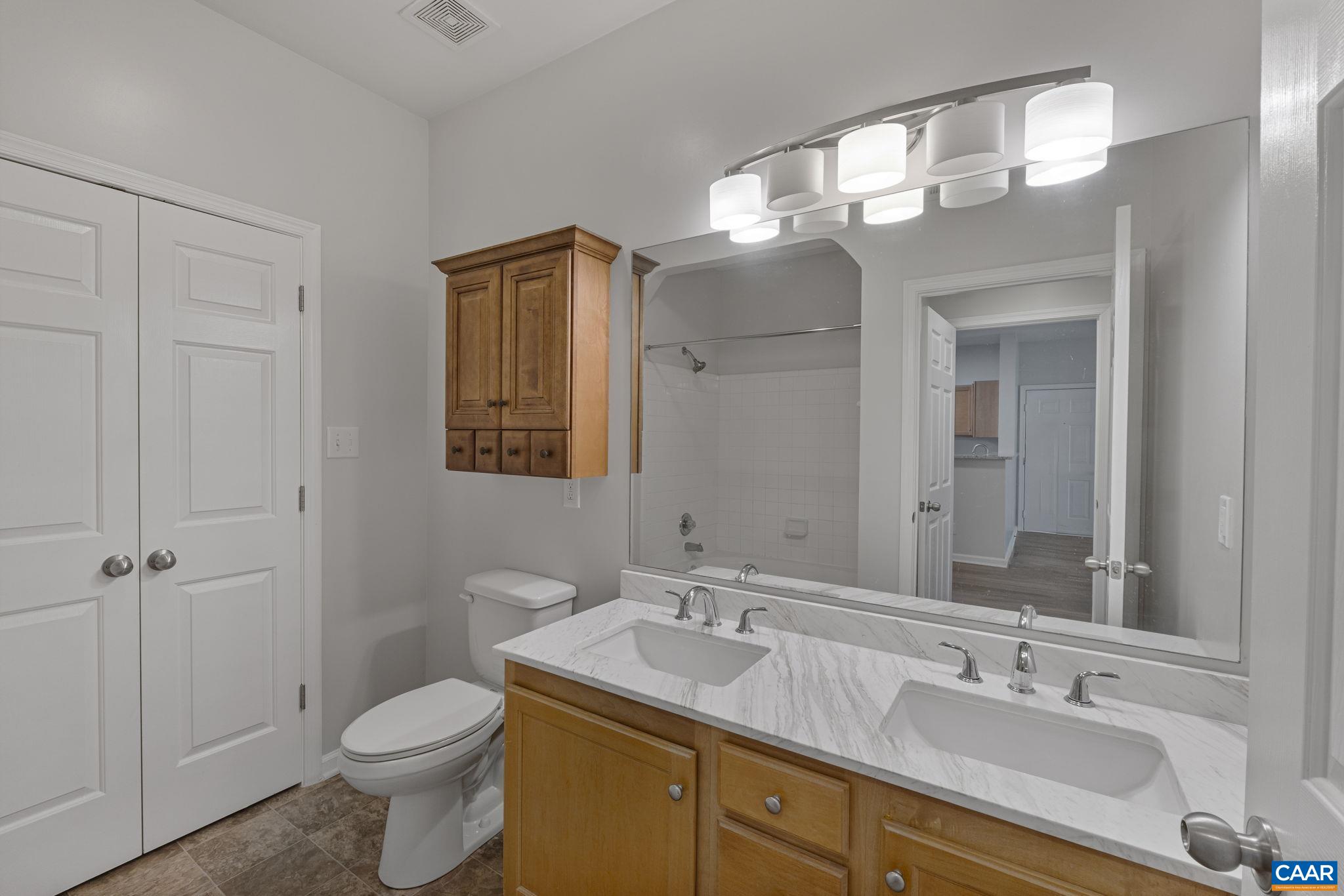 320 RIVERBEND DR Unit: 3C