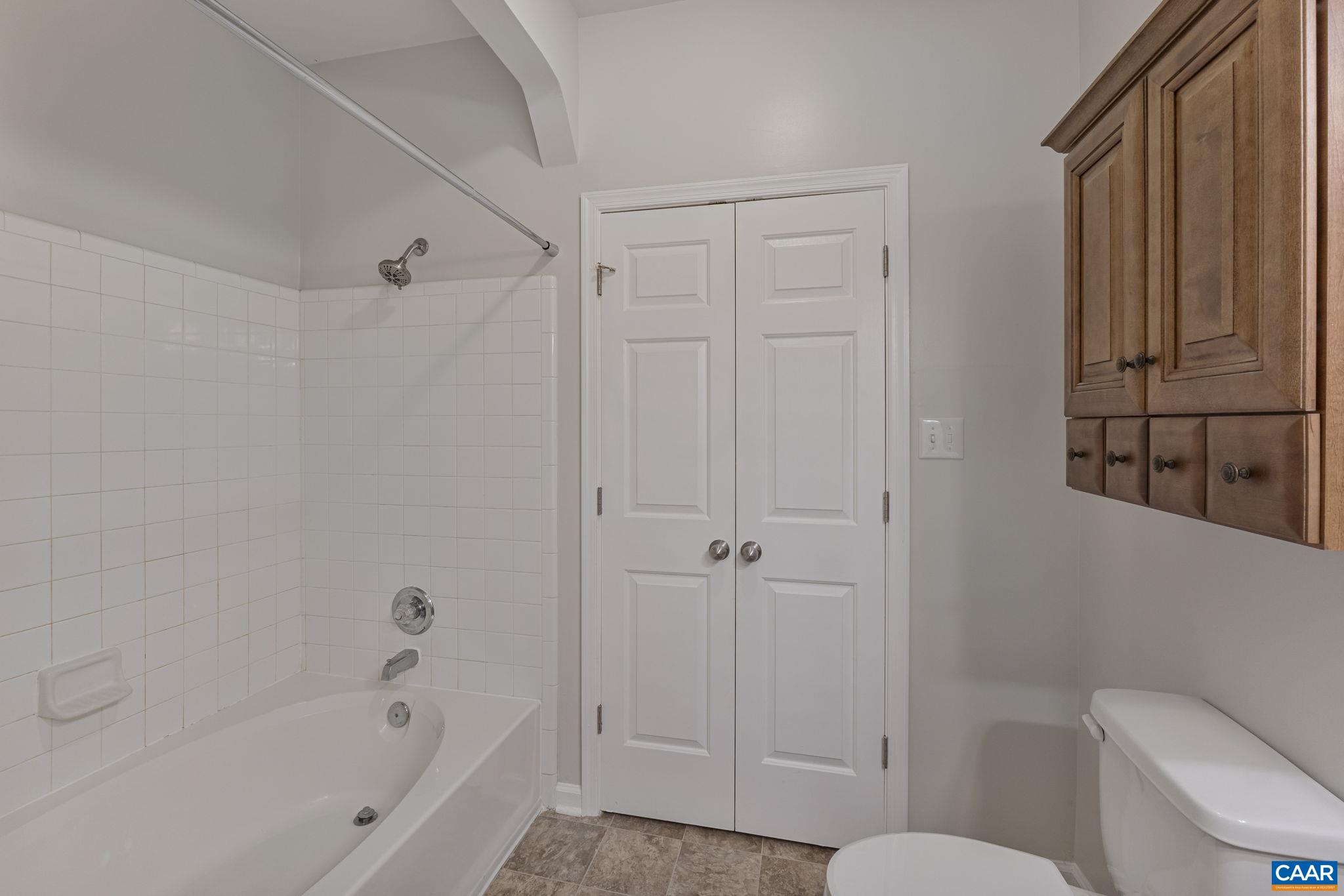 320 RIVERBEND DR Unit: 3C