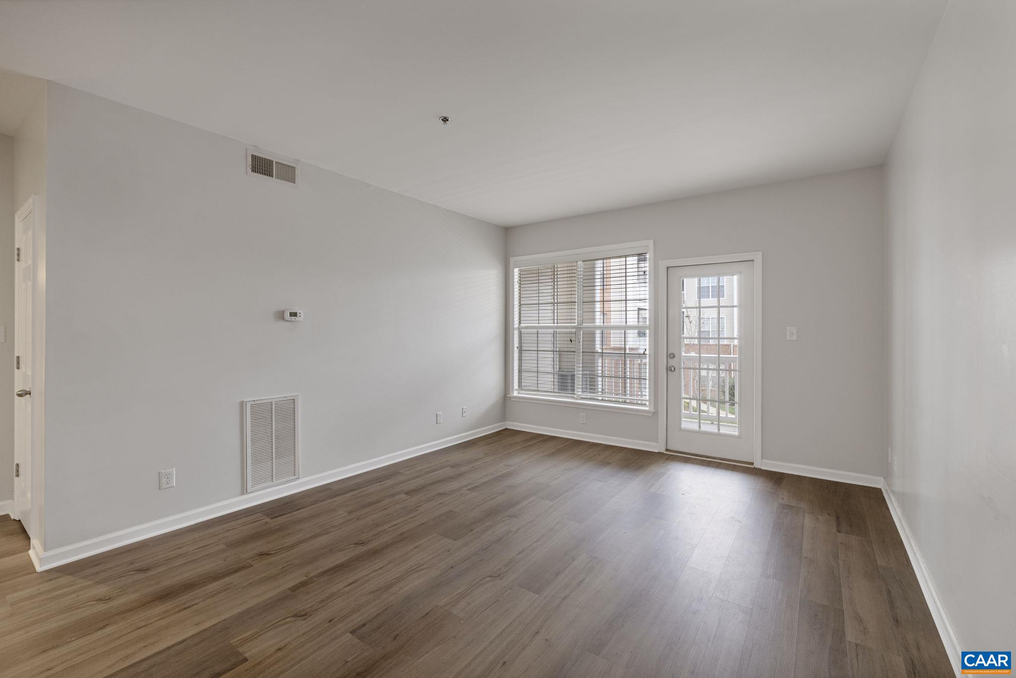 320 RIVERBEND DR Unit: 3C