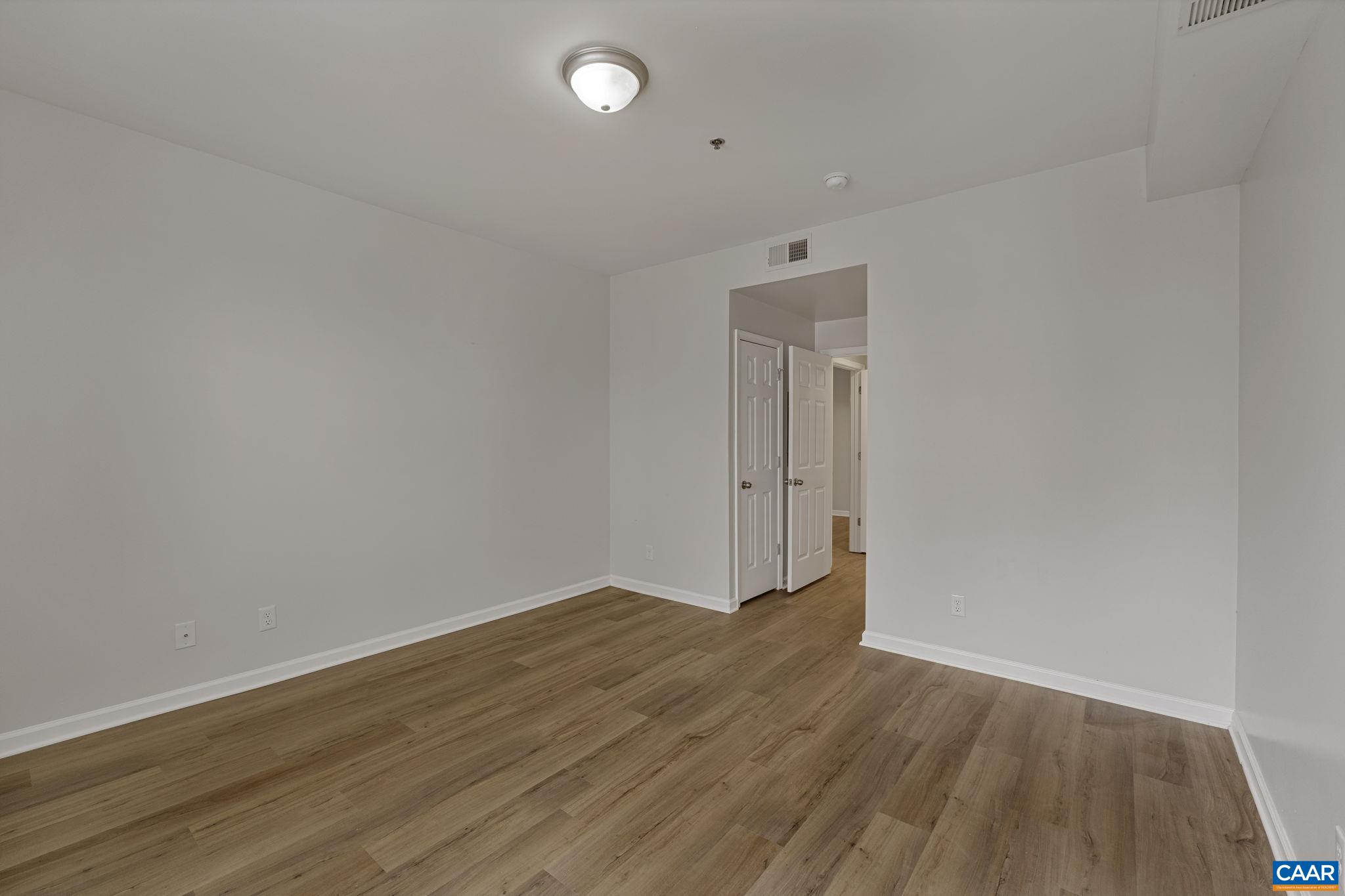 320 RIVERBEND DR Unit: 3C