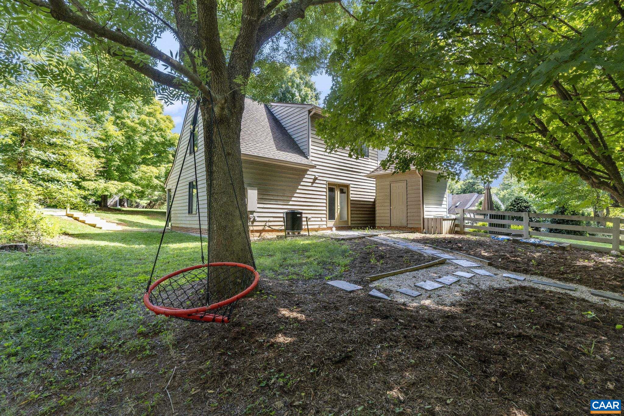1018 HIGHLANDS DR