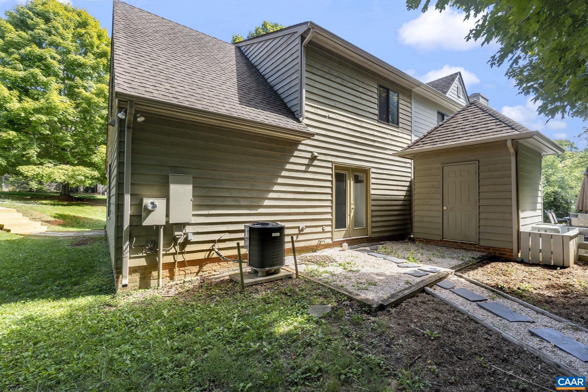 1018 HIGHLANDS DR