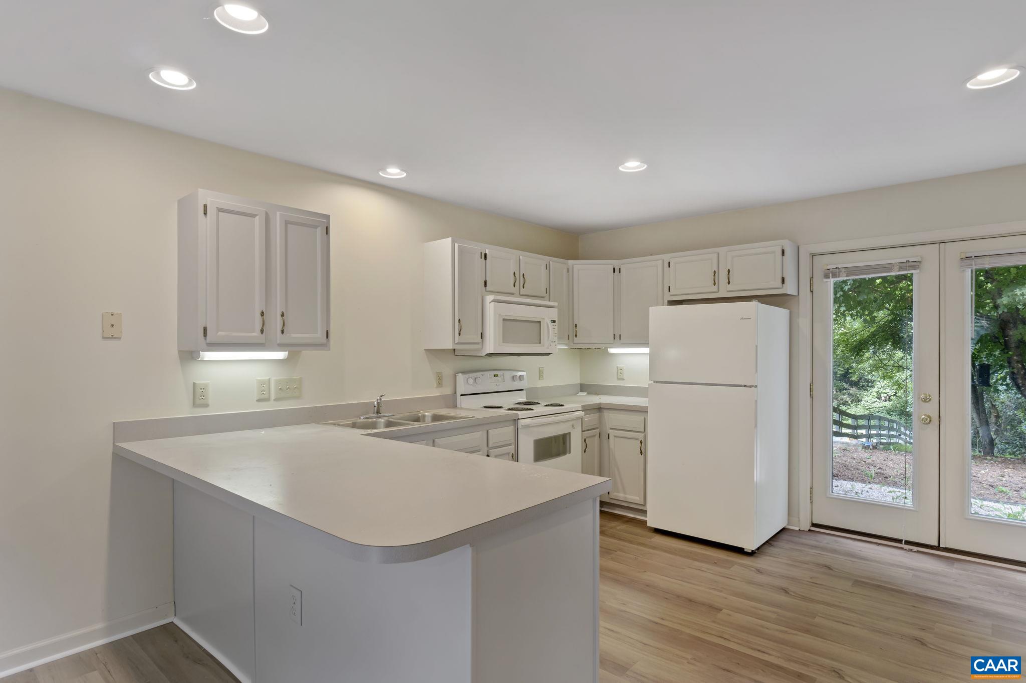 1018 HIGHLANDS DR