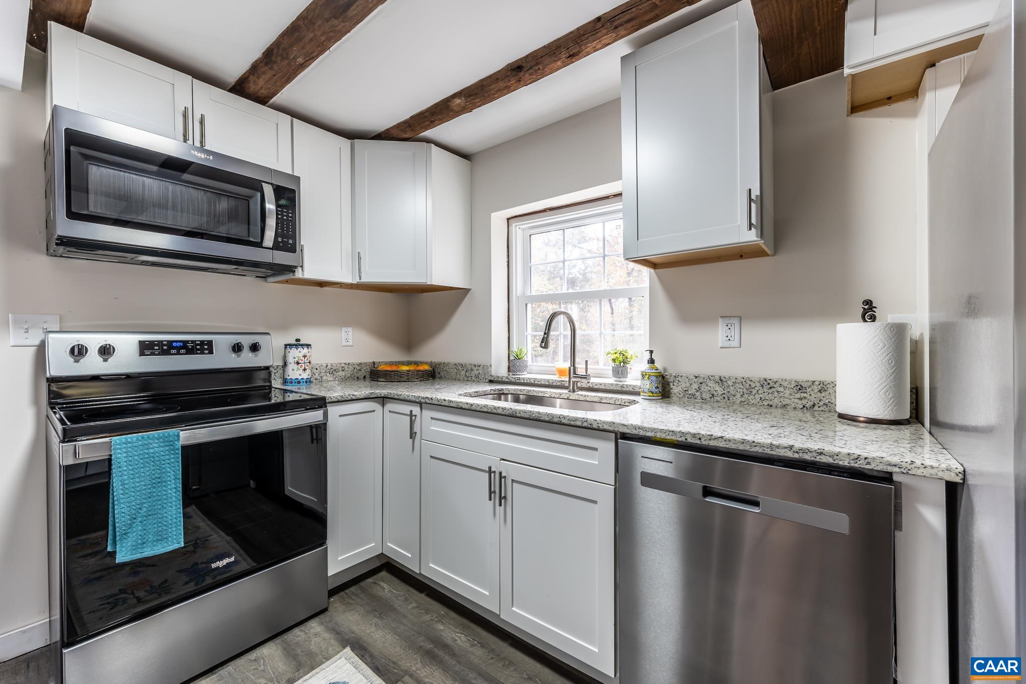 2395 MOUNTAIN BROOK DR