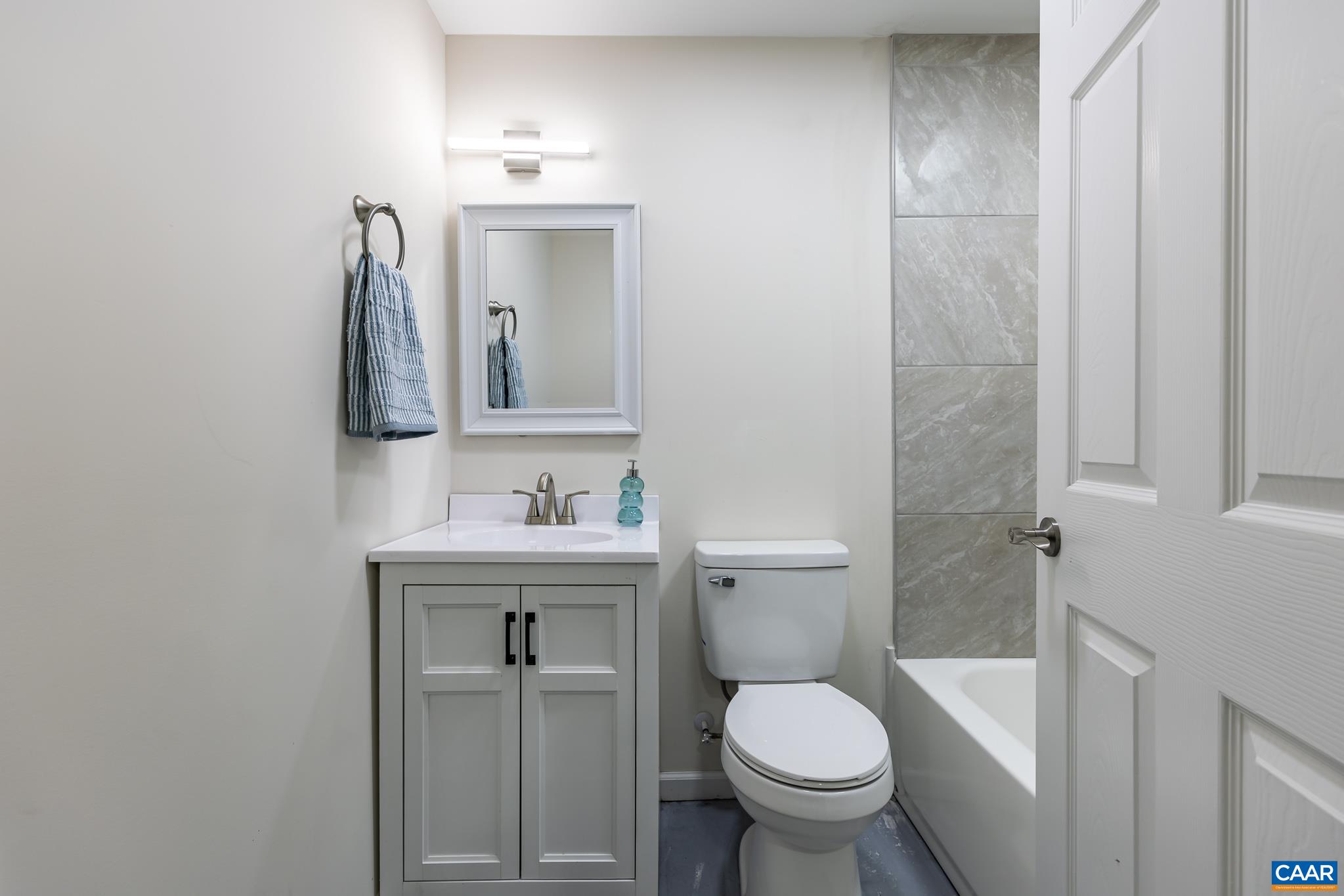 2395 MOUNTAIN BROOK DR