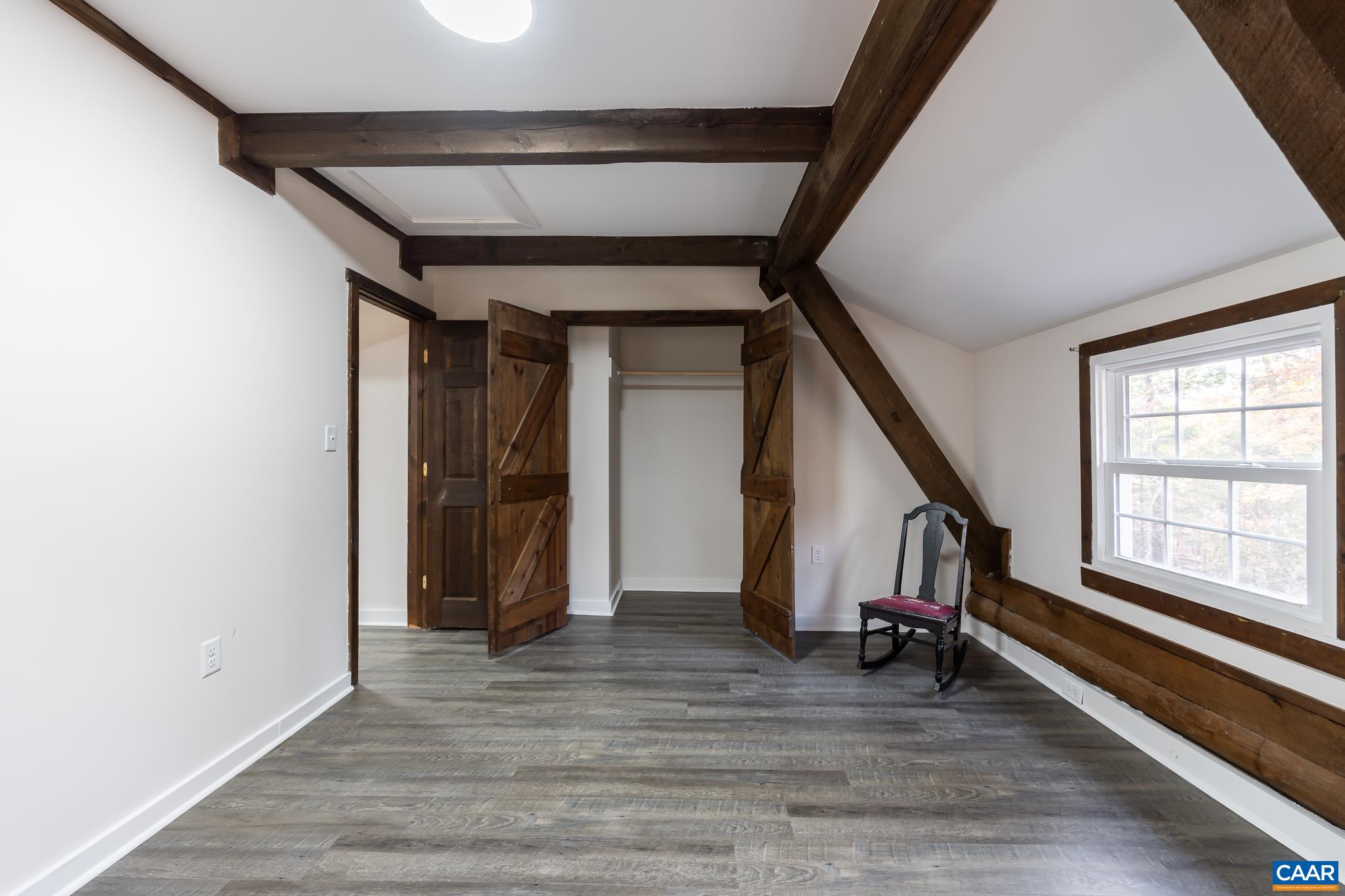 2395 MOUNTAIN BROOK DR