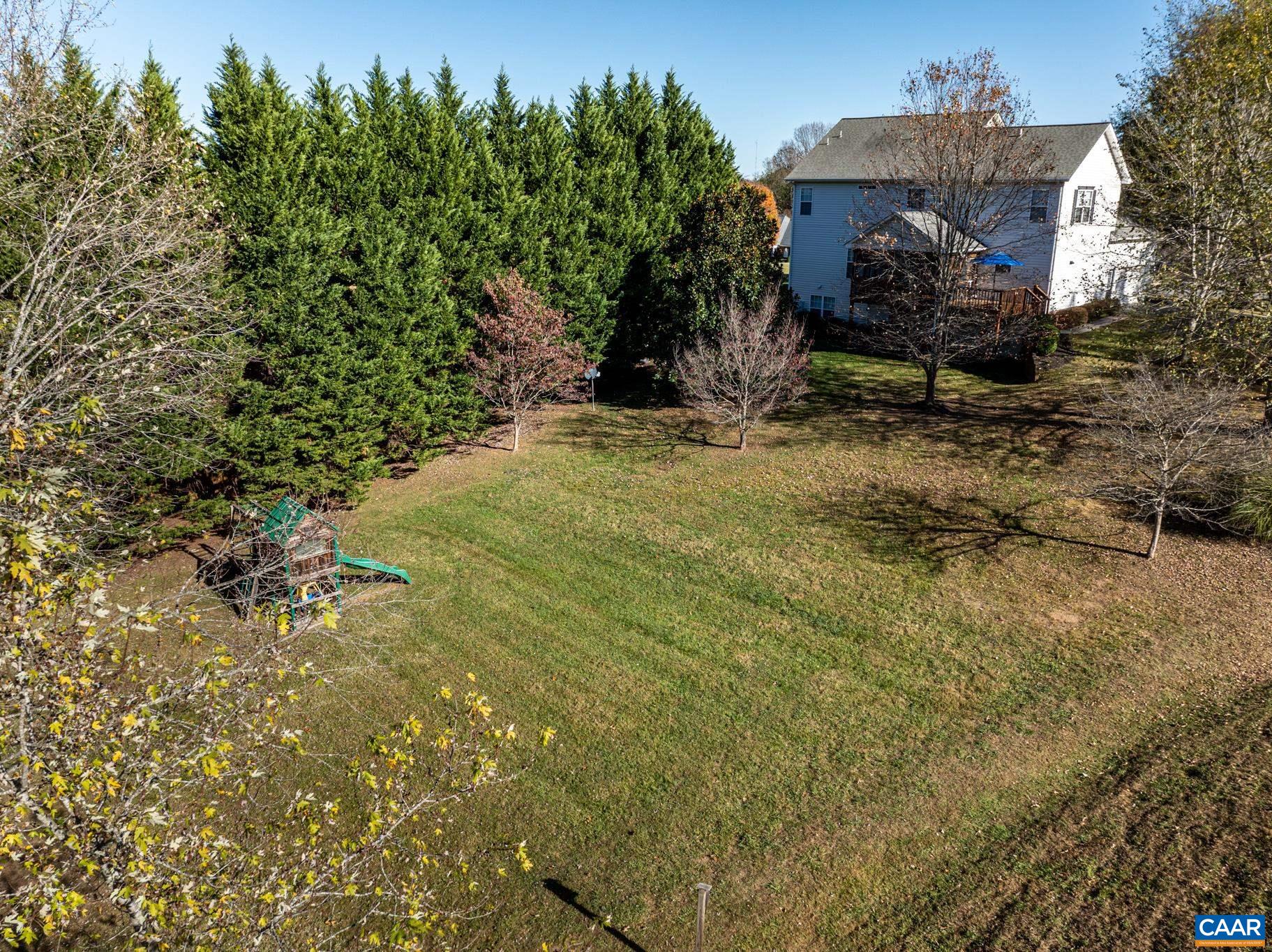 30 LYON LN