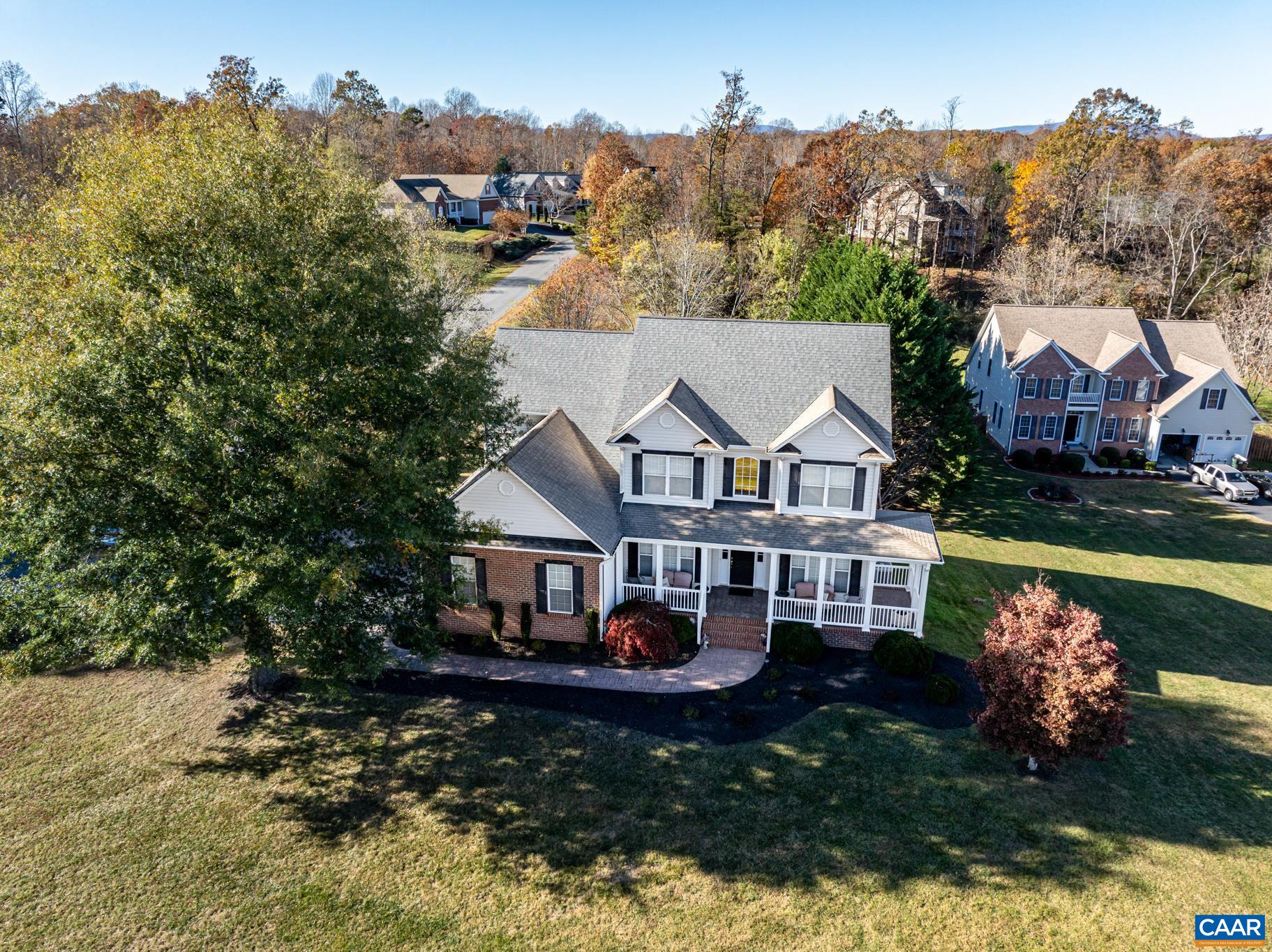 30 LYON LN