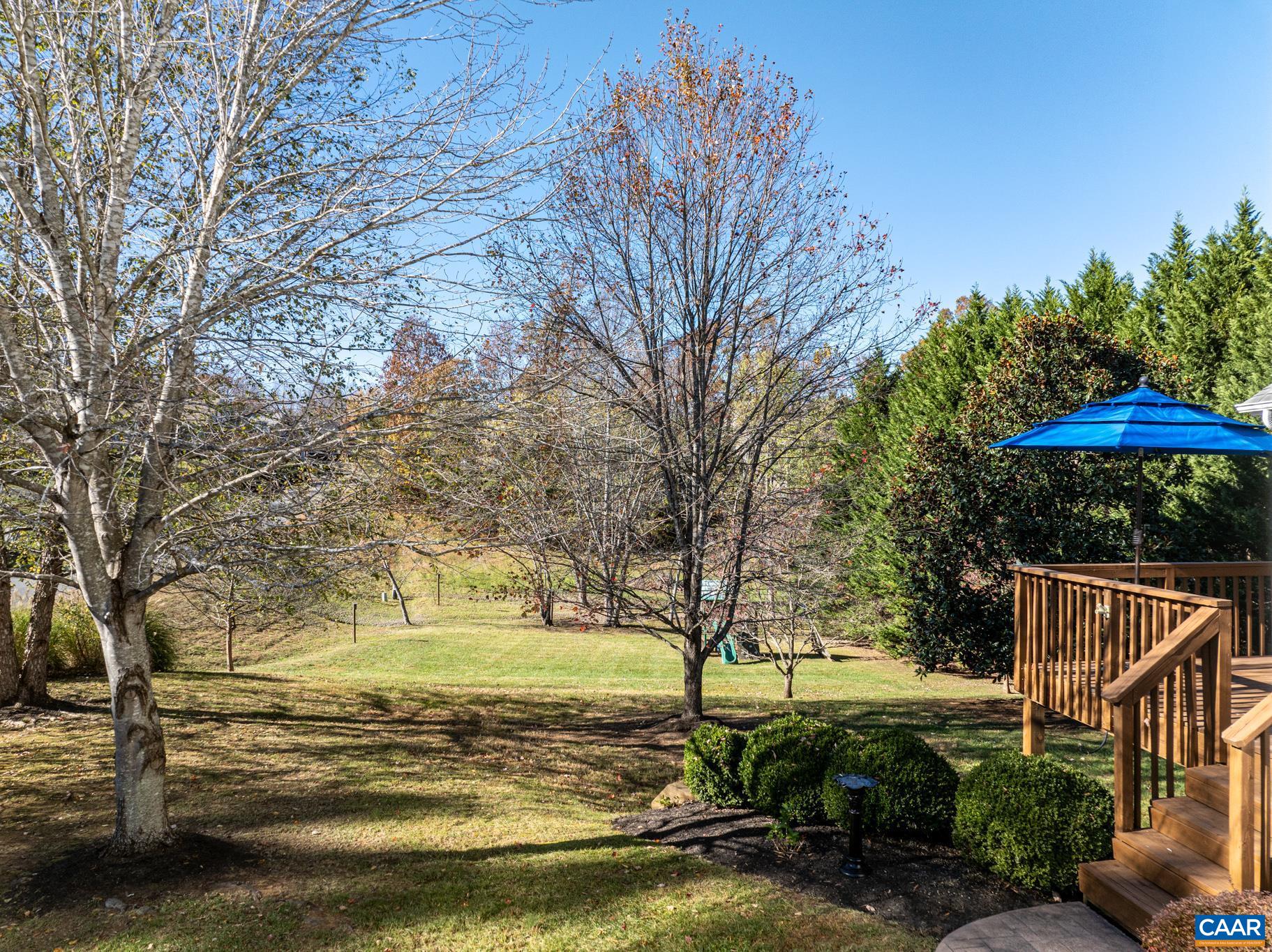 30 LYON LN