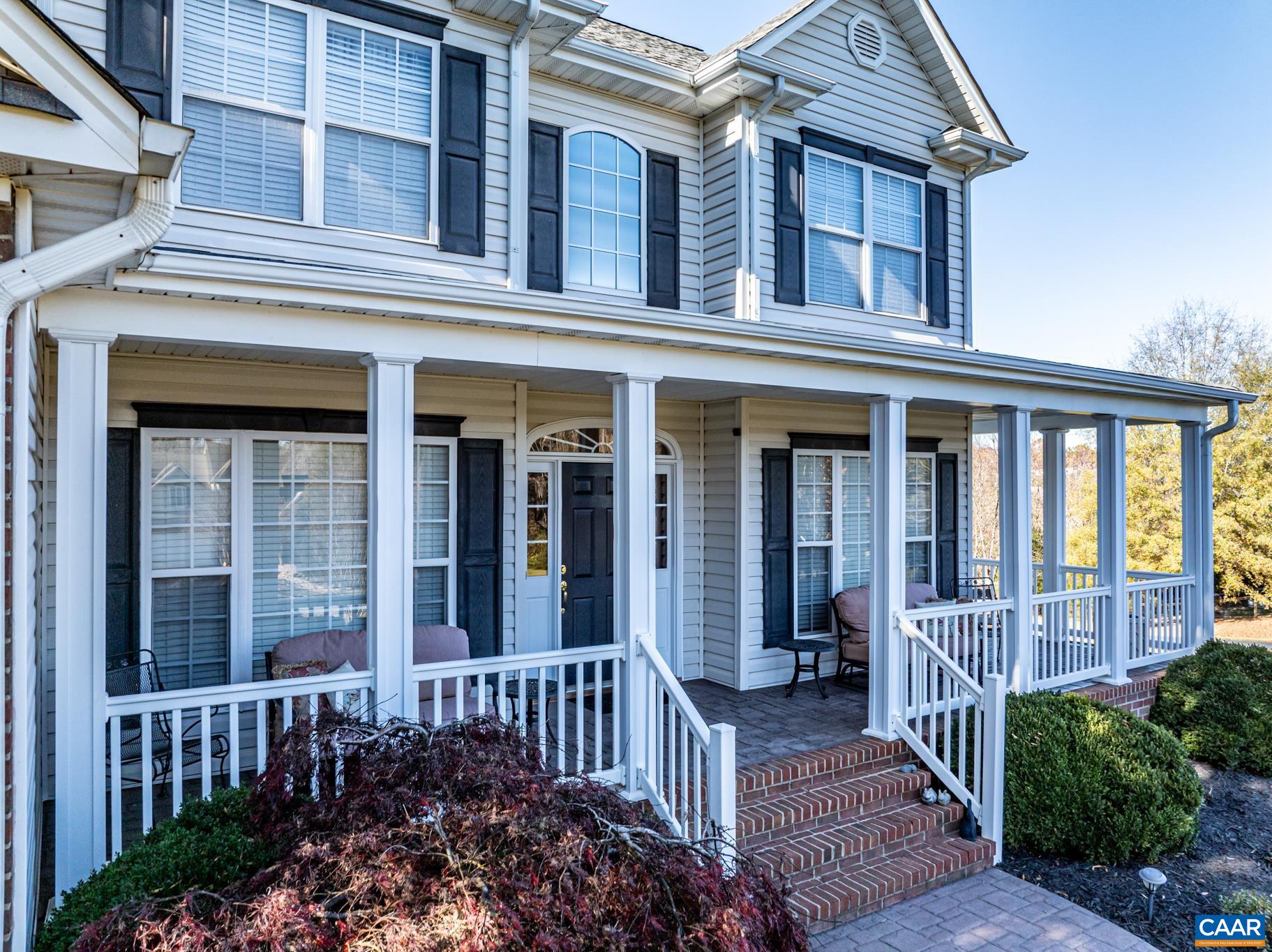 30 LYON LN