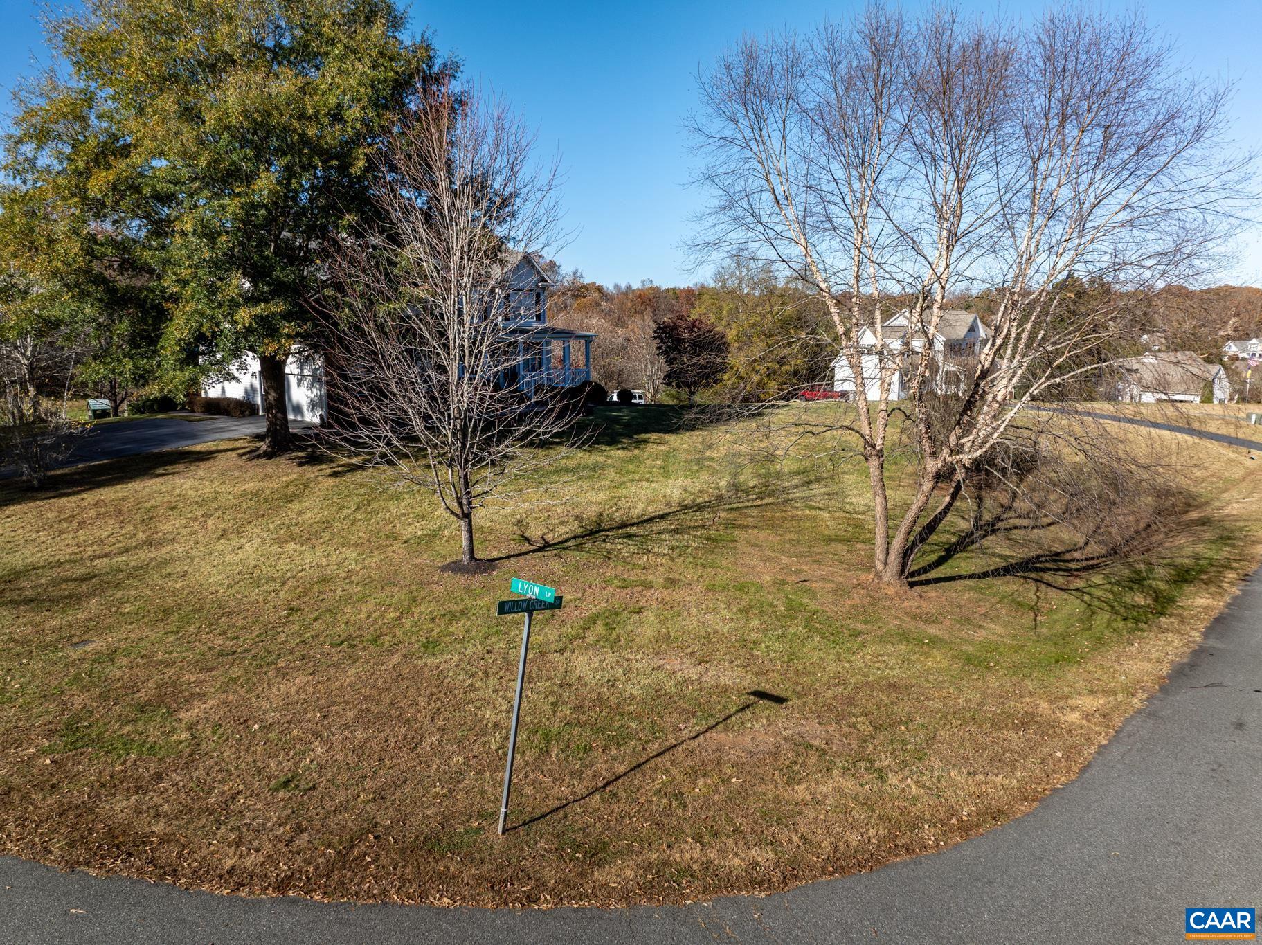 30 LYON LN