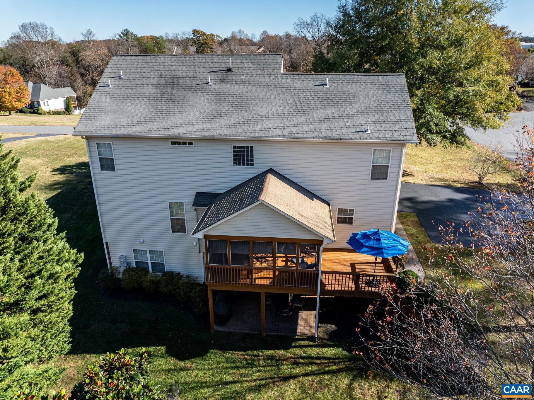 30 LYON LN