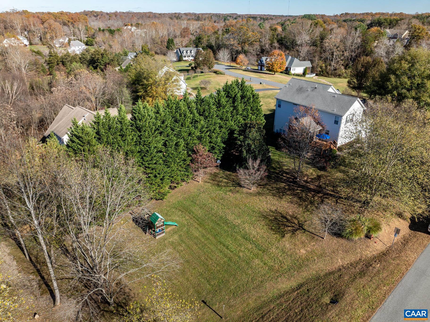 30 LYON LN