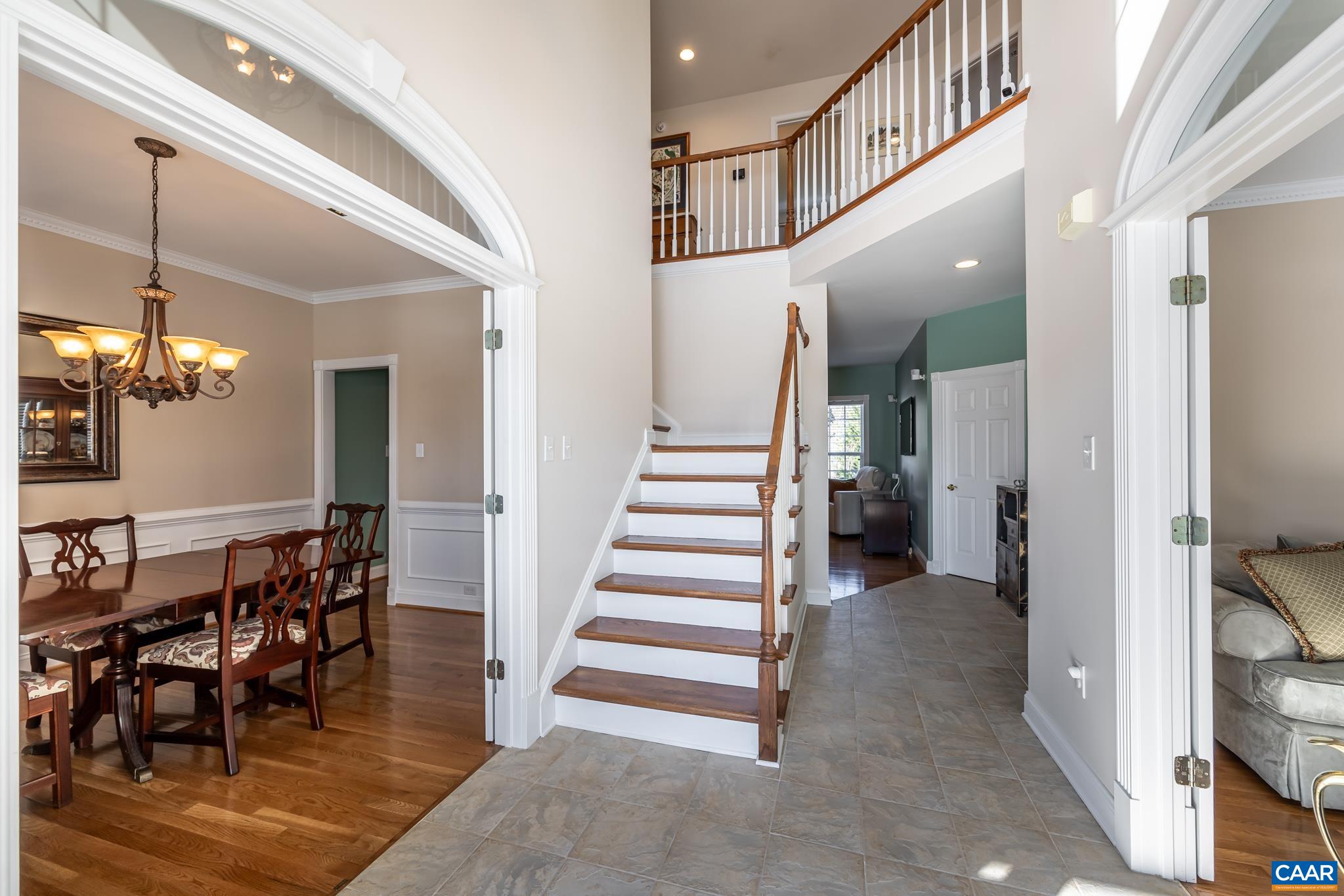 30 LYON LN