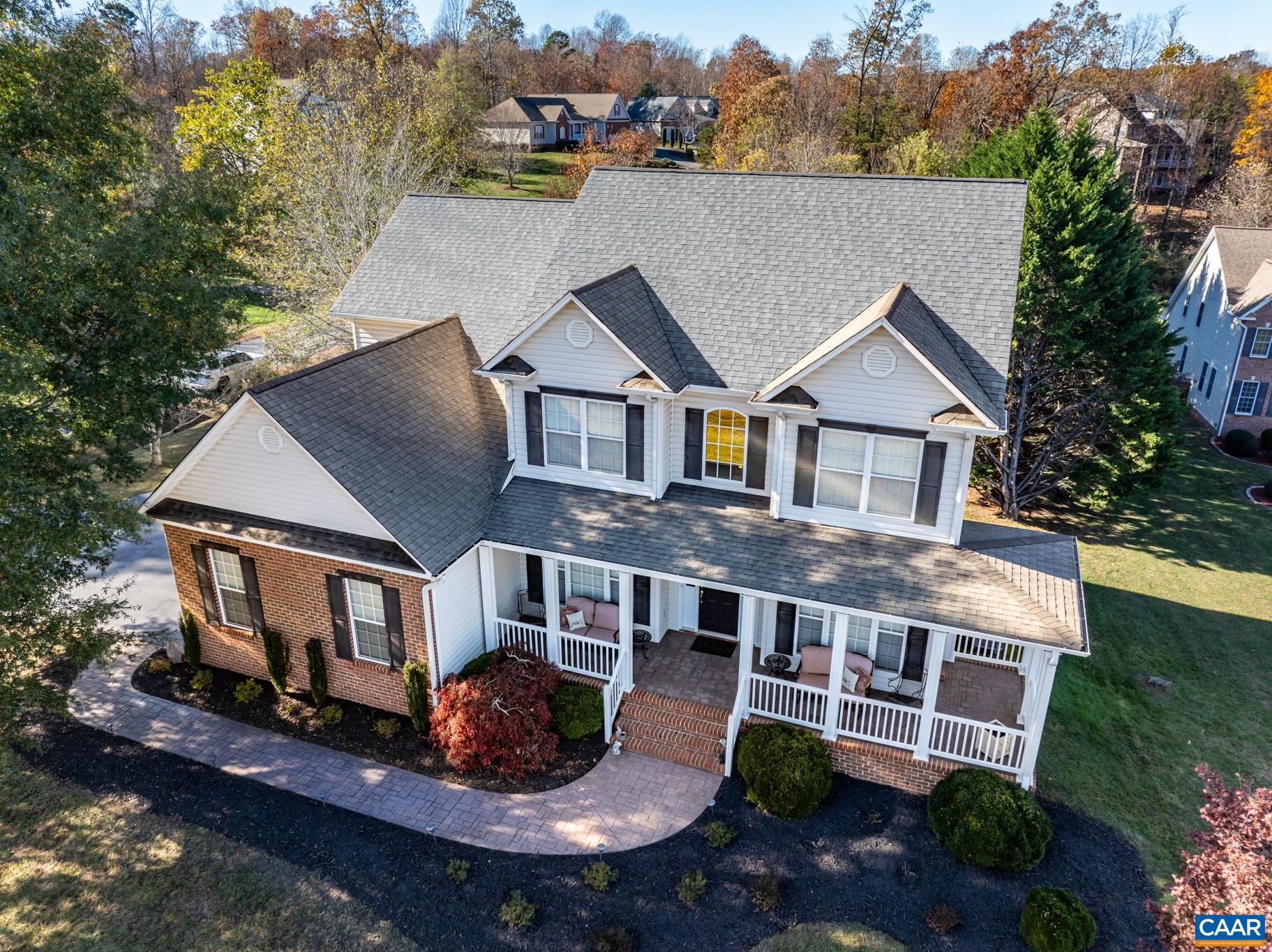 30 LYON LN