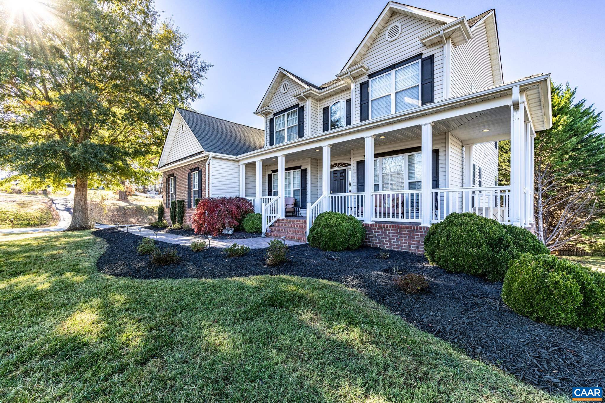 30 LYON LN