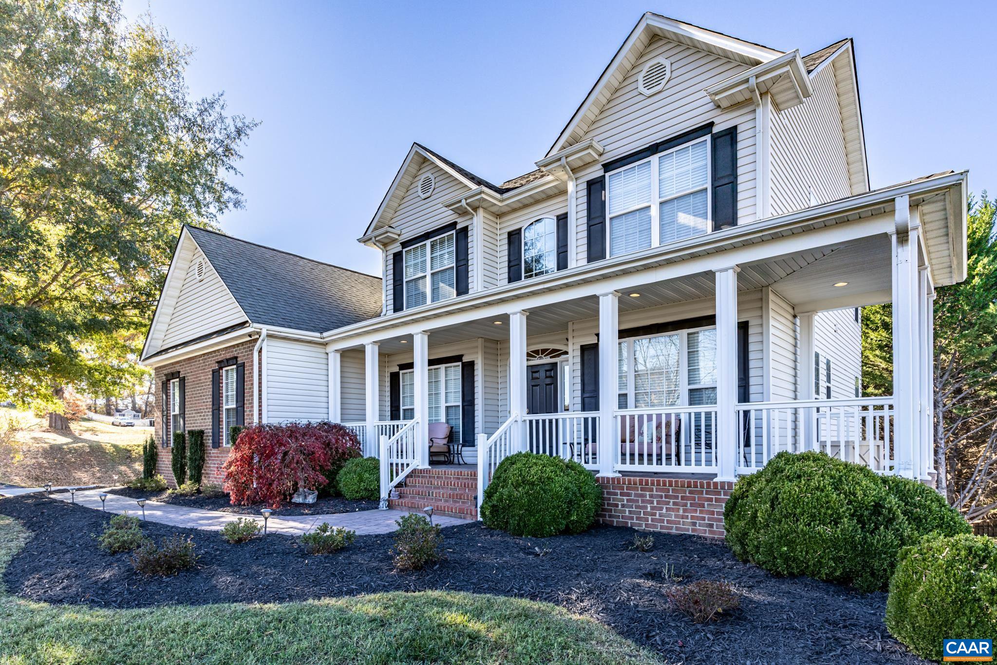 30 LYON LN