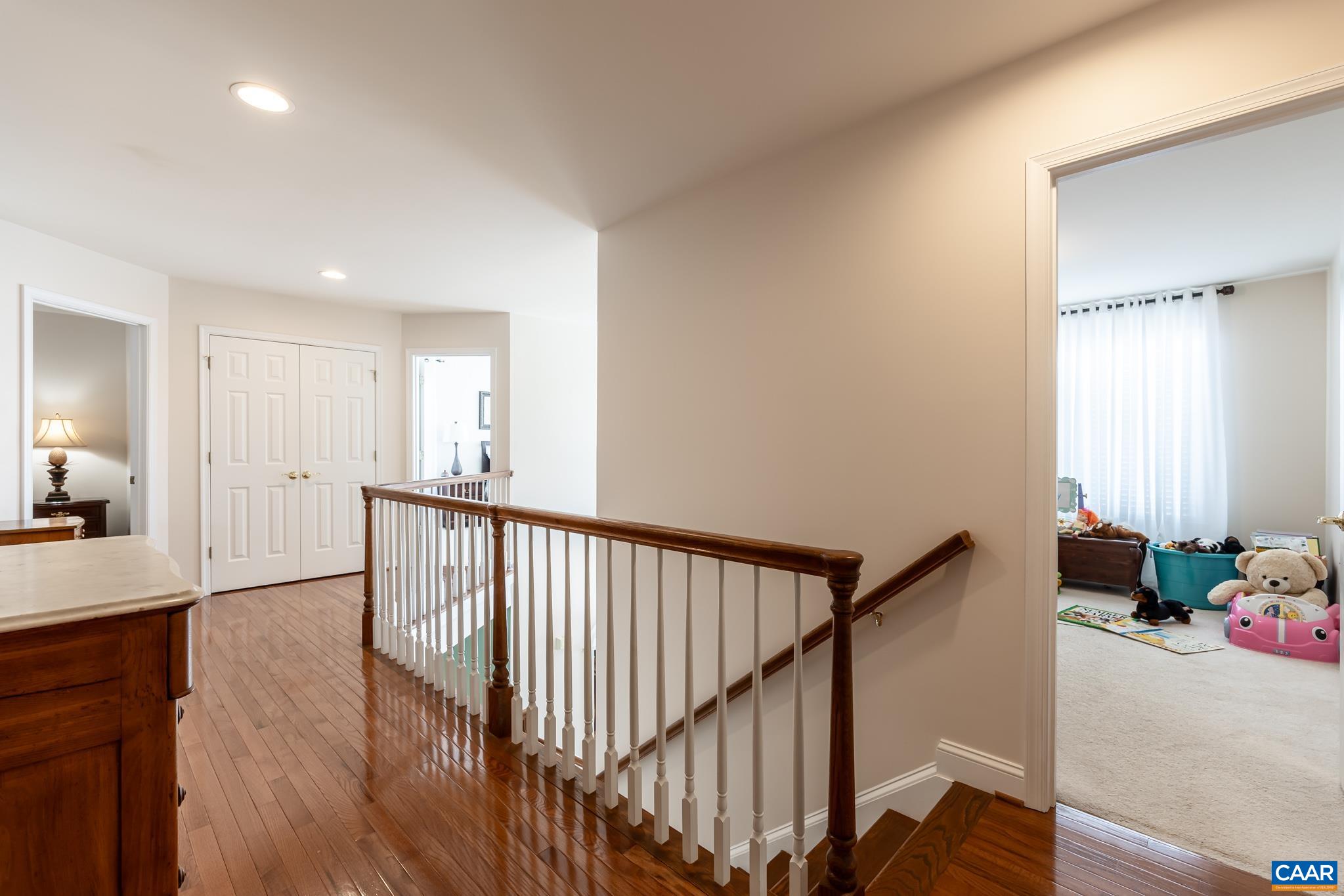30 LYON LN