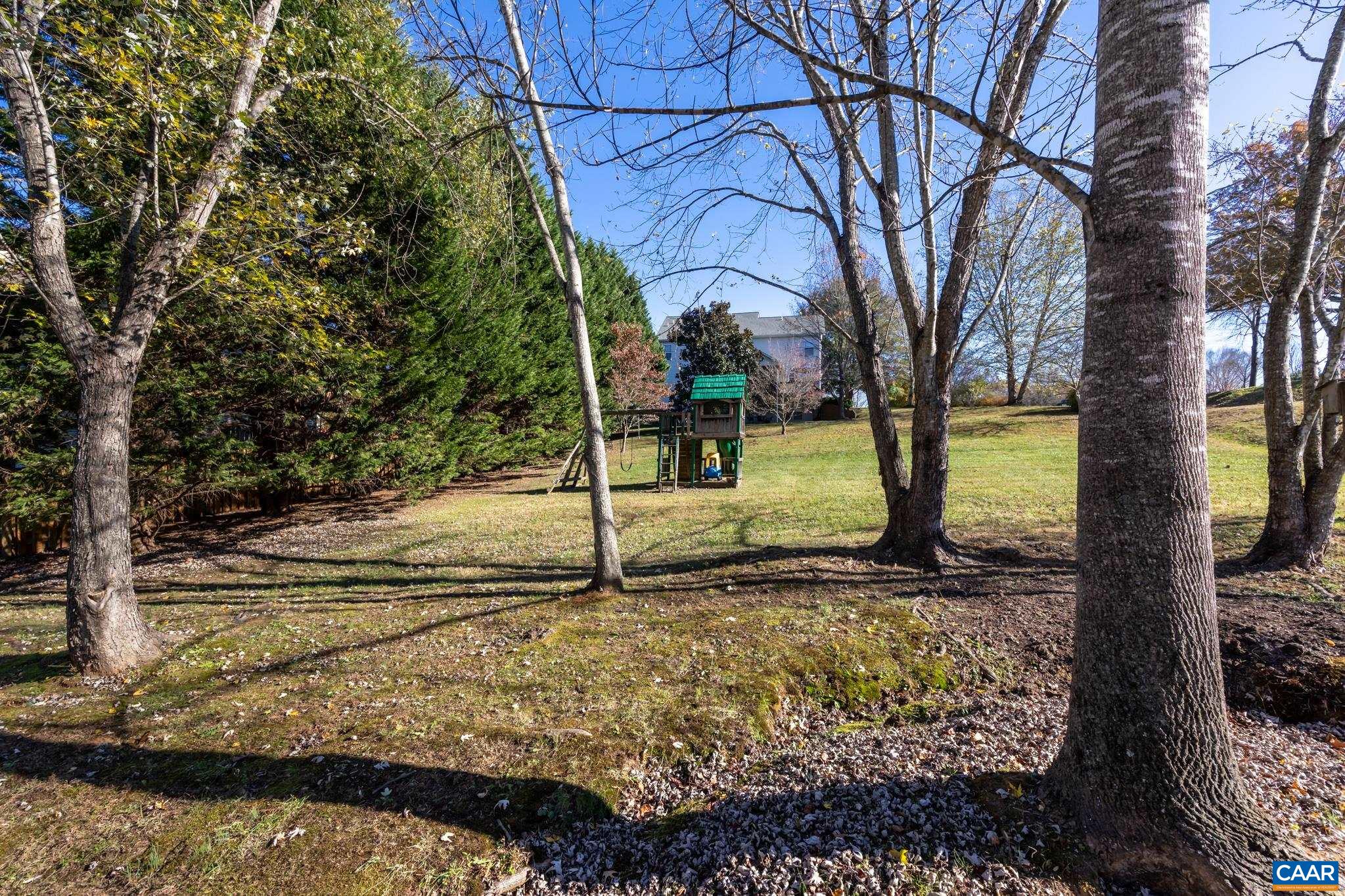 30 LYON LN