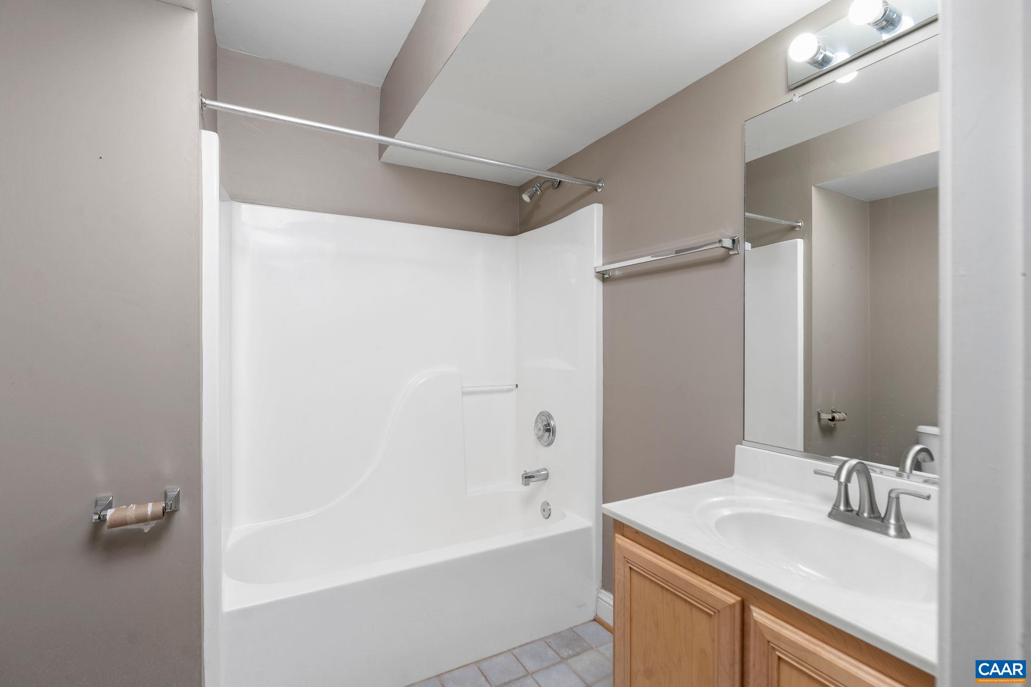 1103 DRUID AVE Unit: J