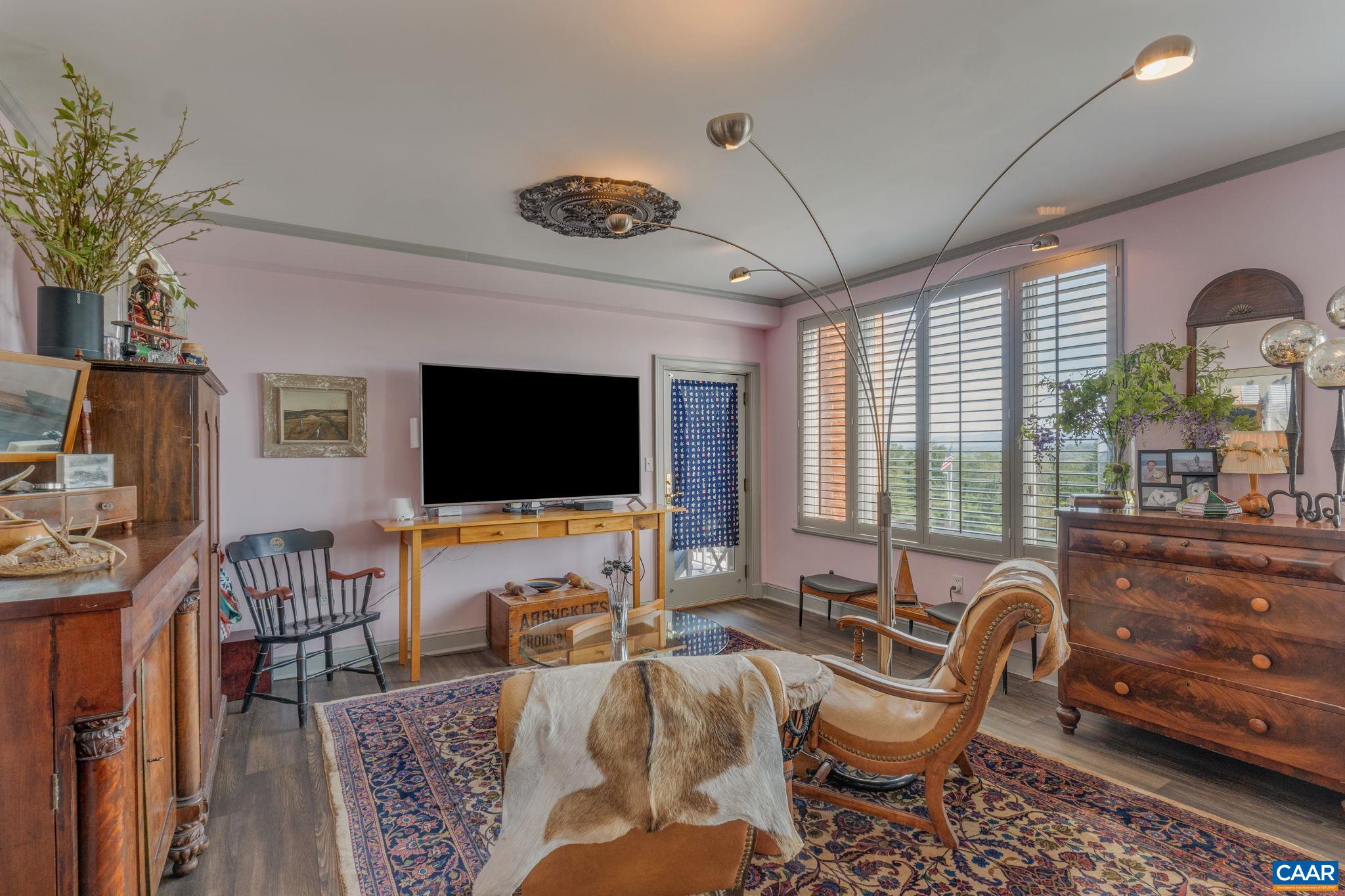 500 CRESTWOOD DR Unit: 1202