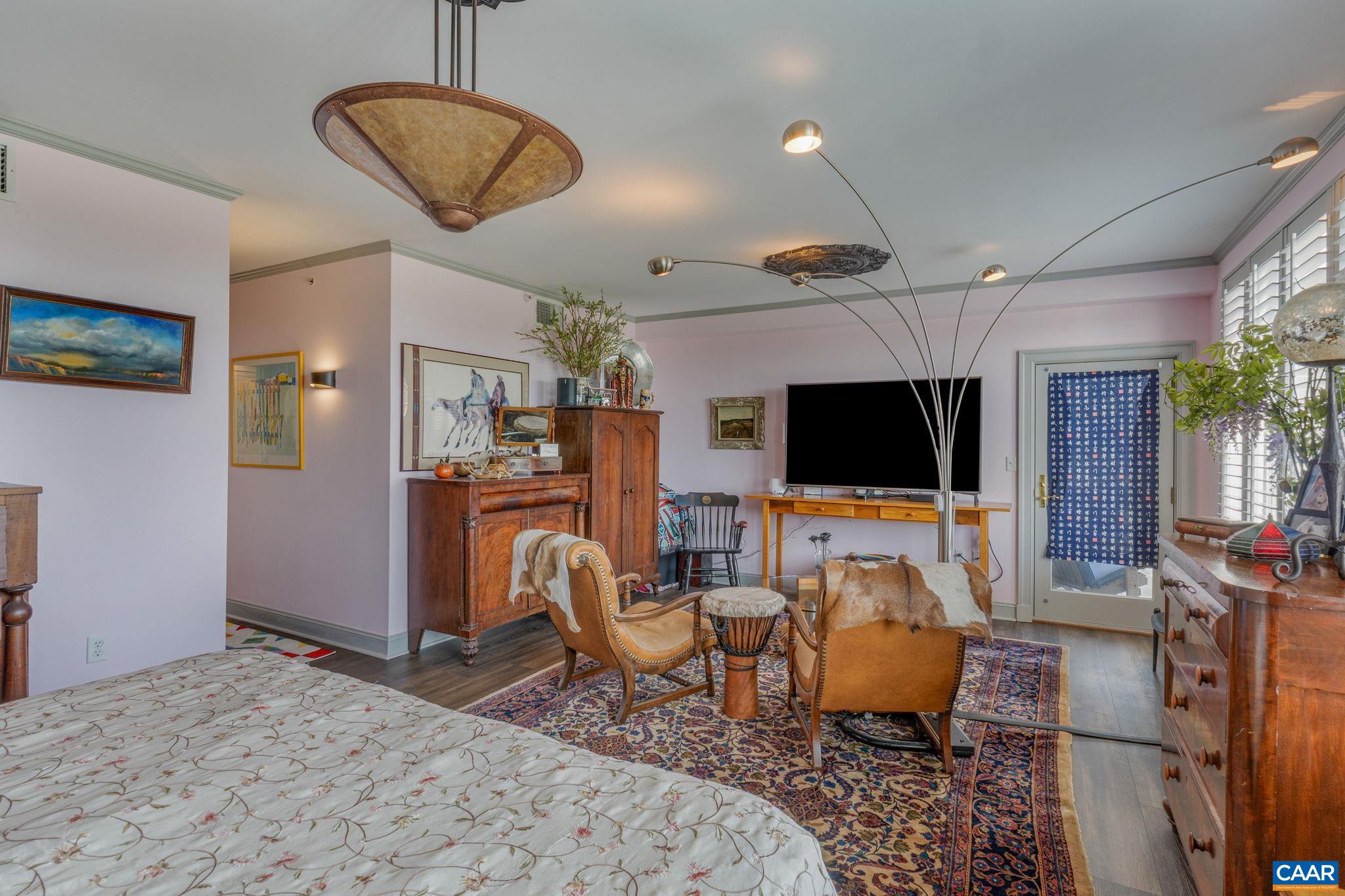 500 CRESTWOOD DR Unit: 1202