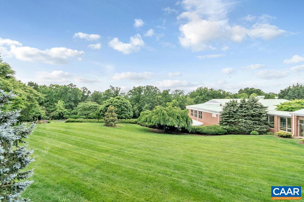 500 CRESTWOOD DR Unit: 1202